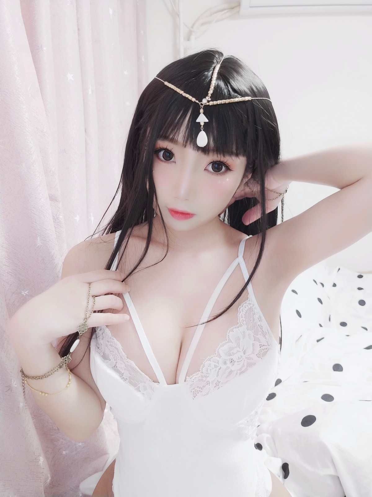 xgyw.top_白嫩美少女鬼畜瑶在不在白色埃及瑶主题私房性感白色蕾丝吊带配蕾丝袜诱惑写真45P