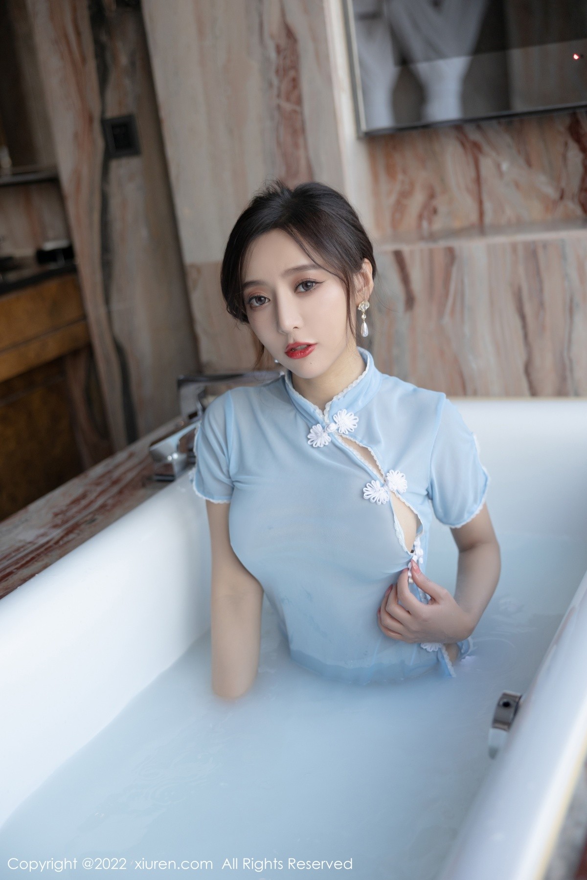xgyw.top_XiuRen第4581期_女神王馨瑶yanni户外性感蓝色长裙 浴室轻透服饰完美诱惑写真81P