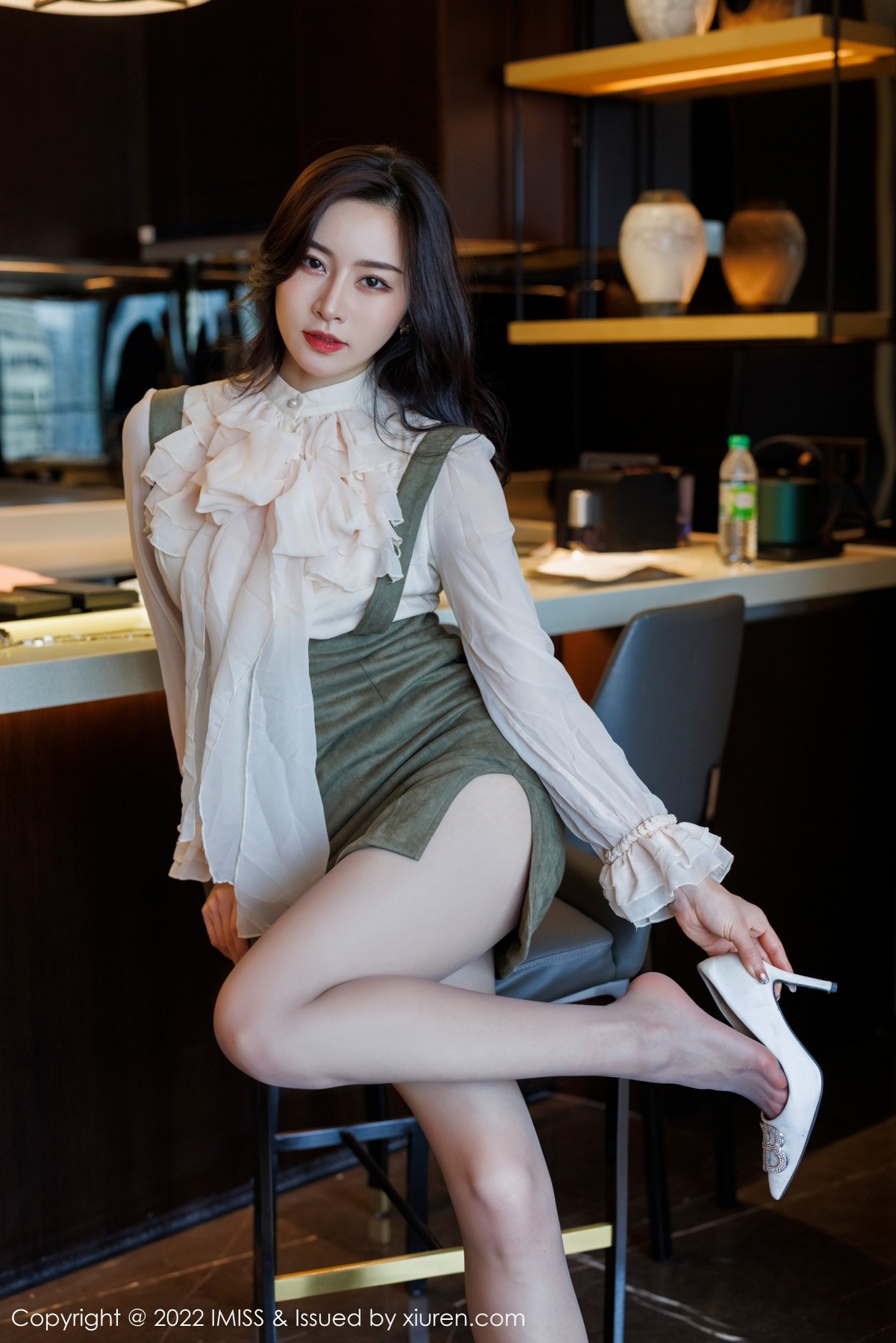 xgyw.top_[IMISS爱蜜社]Vol.664_气质美女Vanessa脱典雅白色服饰露蕾丝内衣原色丝袜诱惑写真71P