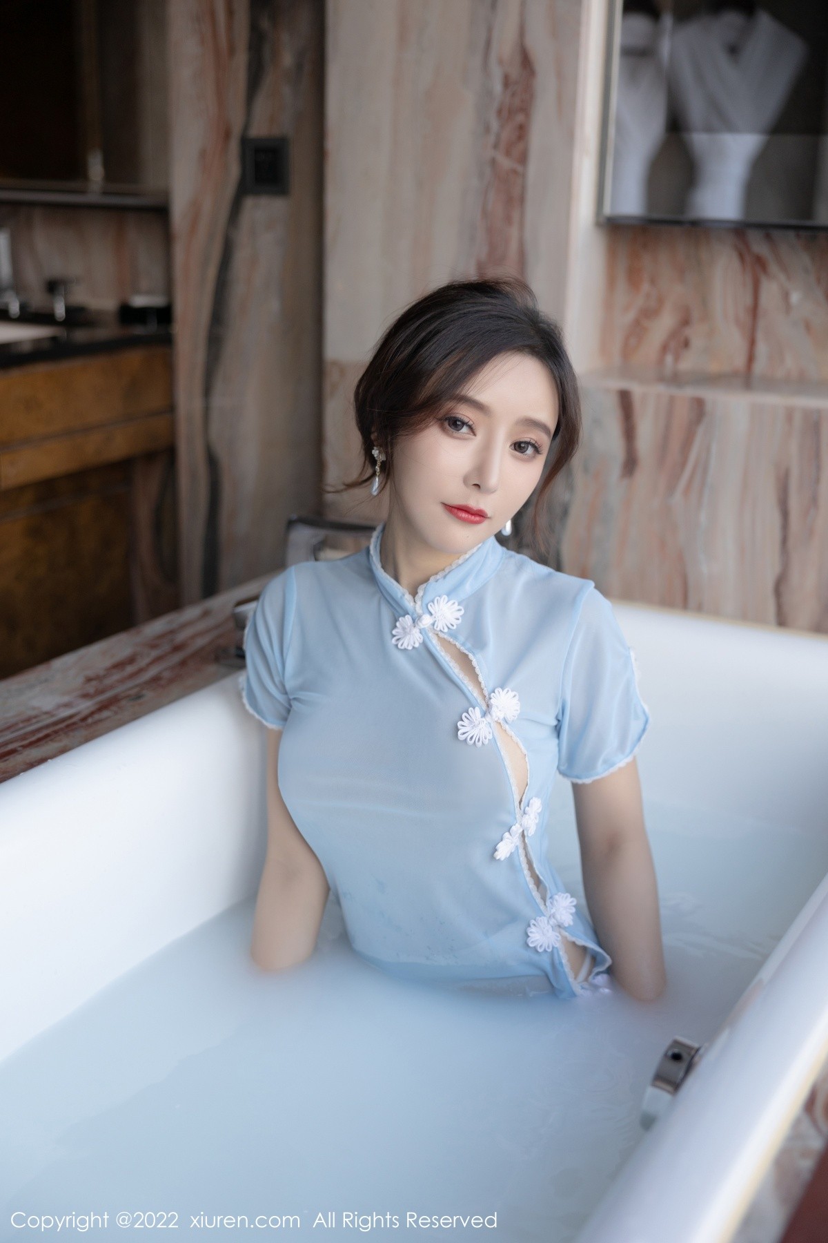 xgyw.top_XiuRen第4581期_女神王馨瑶yanni户外性感蓝色长裙 浴室轻透服饰完美诱惑写真81P