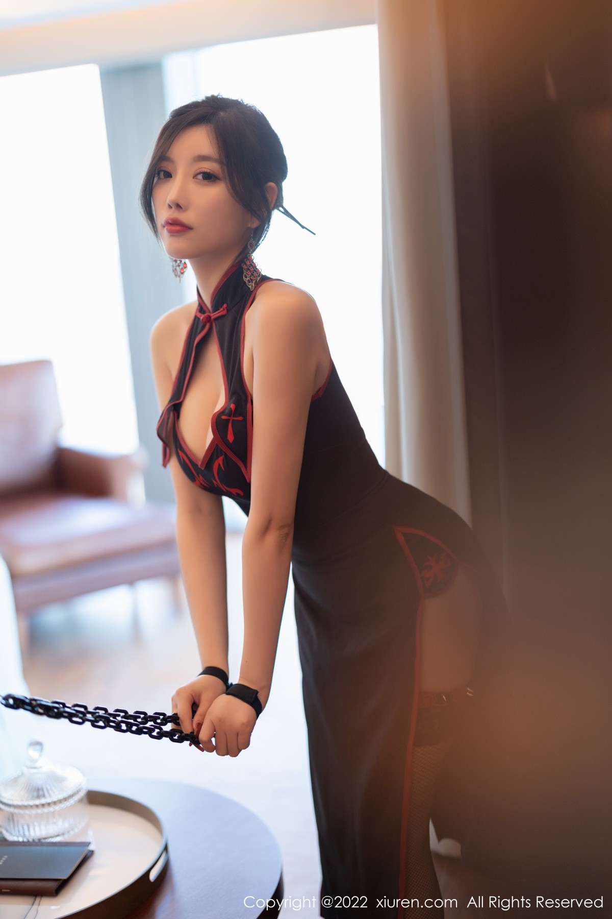 xgyw.top_XiuRen第4587期_女神杨晨晨Yome黑色短旗袍配蕾丝吊袜秀完美身材诱惑写真74P