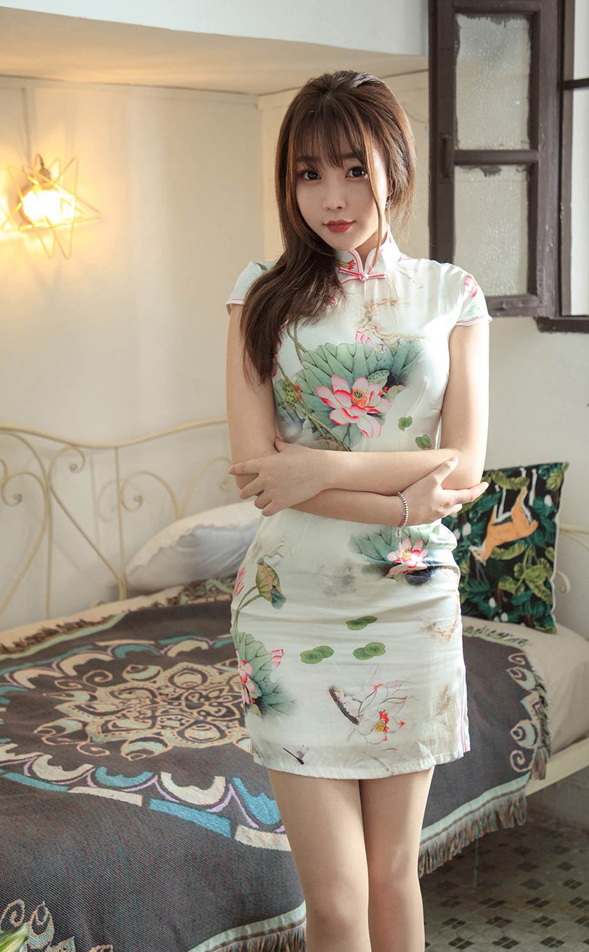 xgyw.top_[Ugirls爱尤物]No.2271_模特芝芝Booty私房性感旗袍 蕾丝吊裙秀完美身材诱惑写真35P