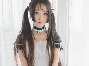 清纯少女五更百鬼女佣主题私人床上性感女佣装配白丝吊袜秀蜜桃臀美腿骚扰写真31P