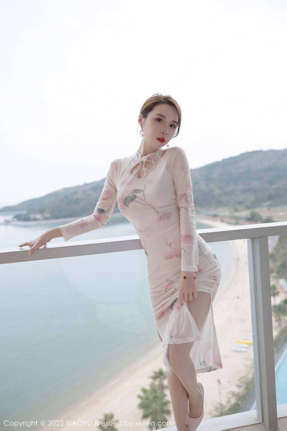 xgyw.top_[XiaoYu画语界]Vol.717_模特梦心玥惠州旅拍性感粉色花纹旗袍配原色丝袜迷人诱惑写真74P