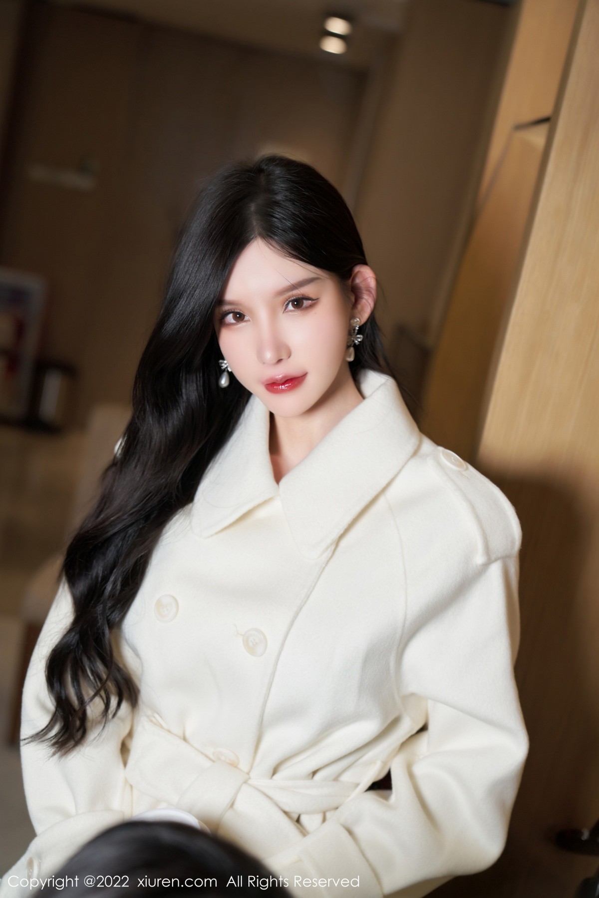xgyw.top_XiuRen第4594期_女神周于希Sally三亚旅拍性感黑色吊裙配黑丝吊袜撩人诱惑写真70P