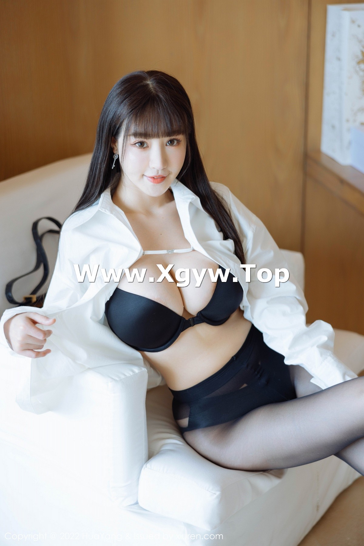 xgyw.top_[HuaYang花漾]Vol.484_女神朱可儿Flora三亚旅拍酒店性感内衣配黑丝秀豪乳翘臀诱惑写真42P