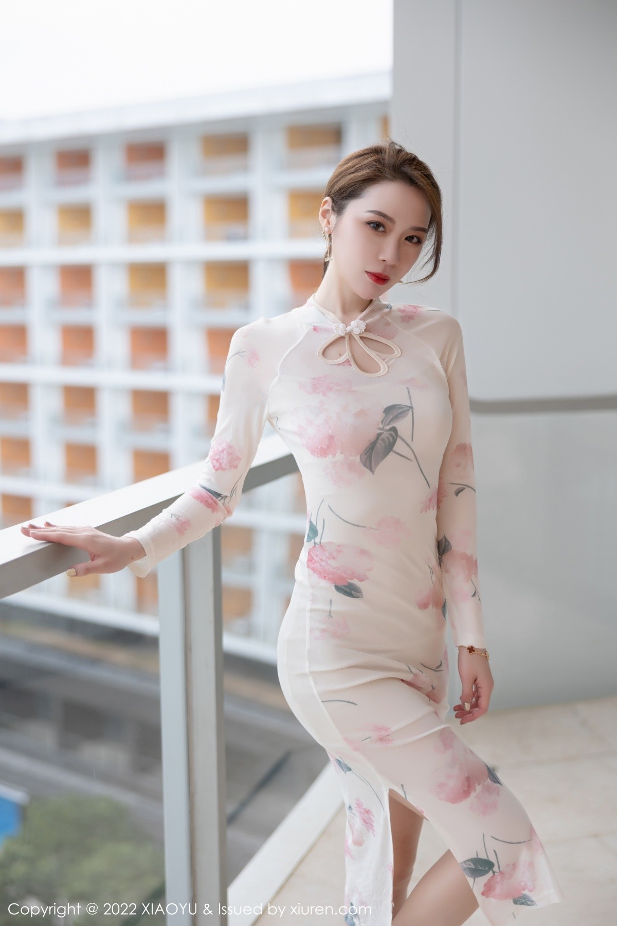 xgyw.top_[XiaoYu画语界]Vol.717_模特梦心玥惠州旅拍性感粉色花纹旗袍配原色丝袜迷人诱惑写真74P