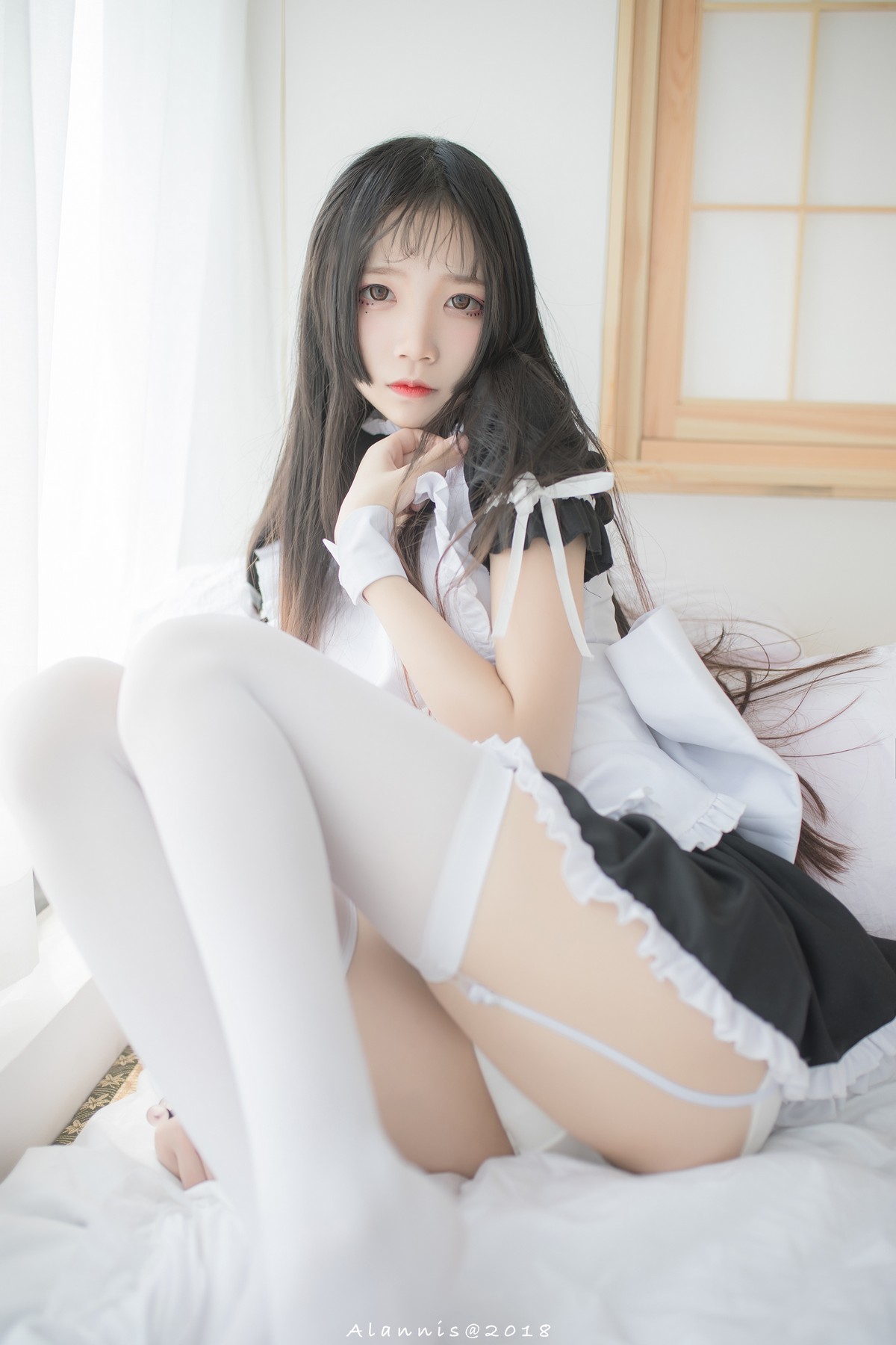 xgyw.top_清纯少女五更百鬼女仆主题私房床上性感女仆装配白丝吊袜秀翘臀美腿诱惑写真31P
