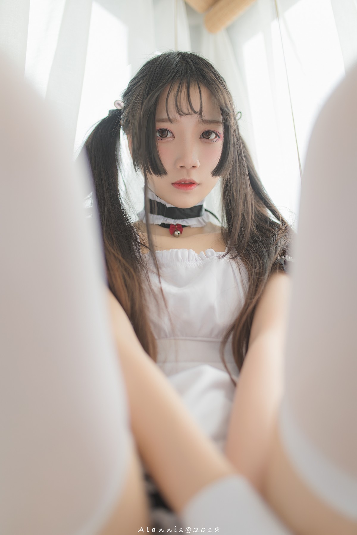 xgyw.top_清纯少女五更百鬼女仆主题私房床上性感女仆装配白丝吊袜秀翘臀美腿诱惑写真31P