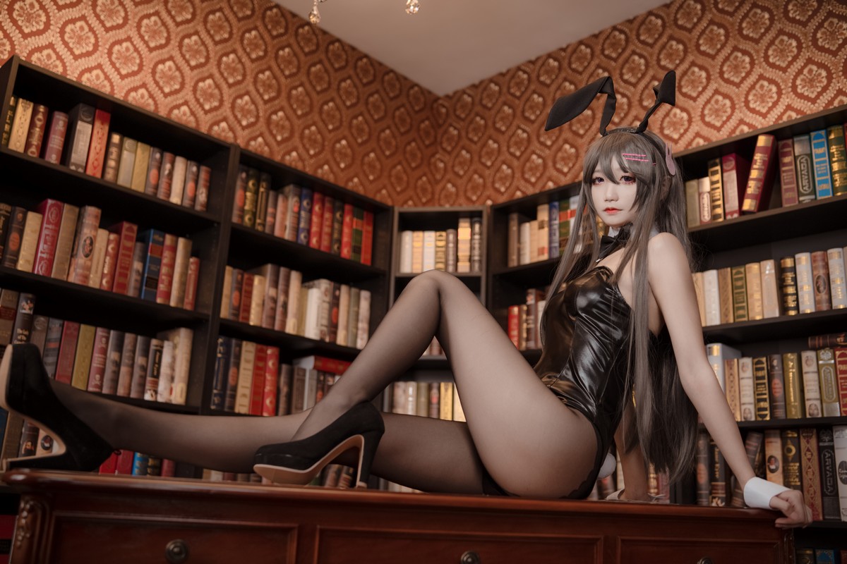 xgyw.top_清纯少女五更百鬼樱岛麻衣兔女郎主题性感黑色低胸连体衣配黑丝裤袜诱惑写真38P