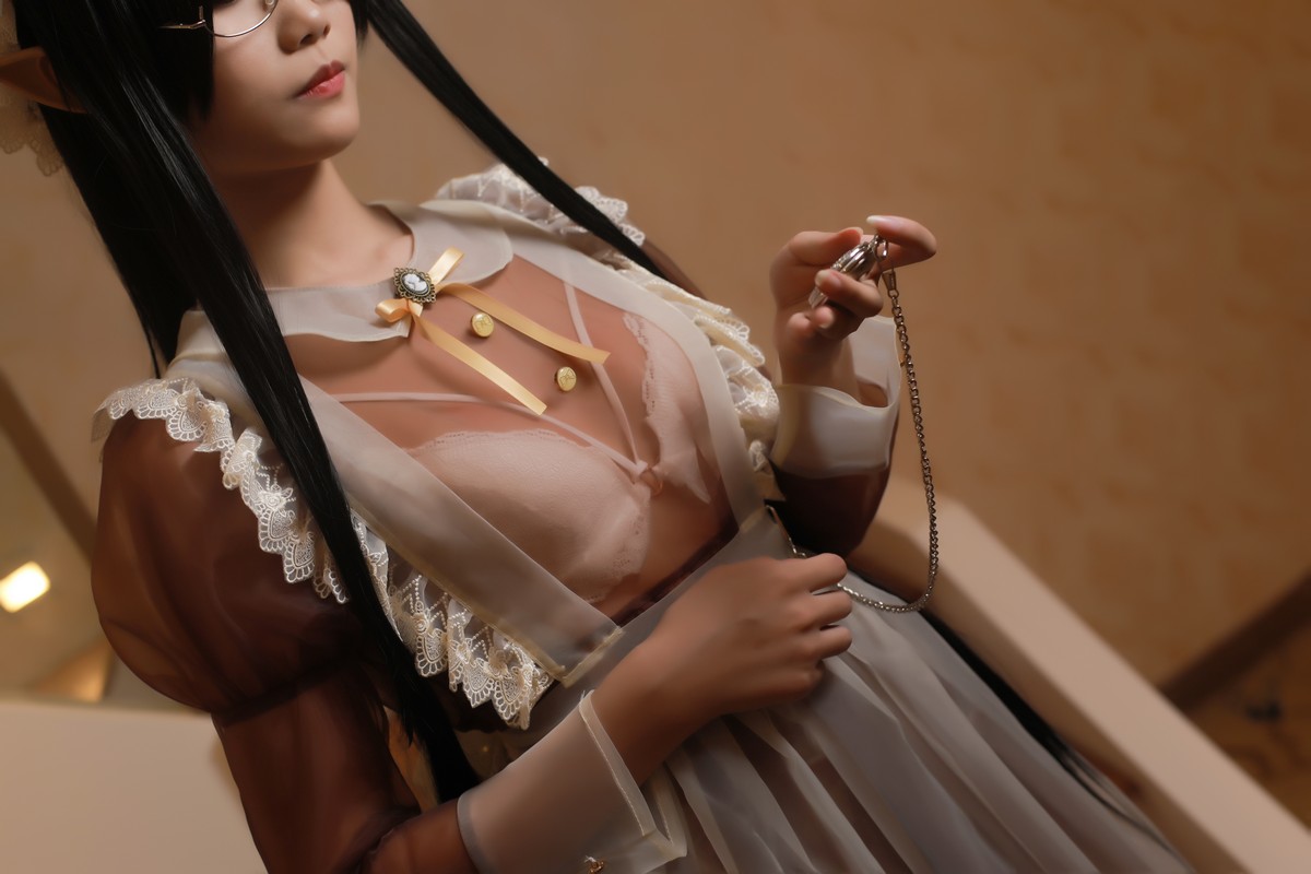 xgyw.top_动漫博主曉美媽透明女仆主题眼镜美少女私房撩裙露白色蕾丝吊袜秀翘臀诱惑写真38P