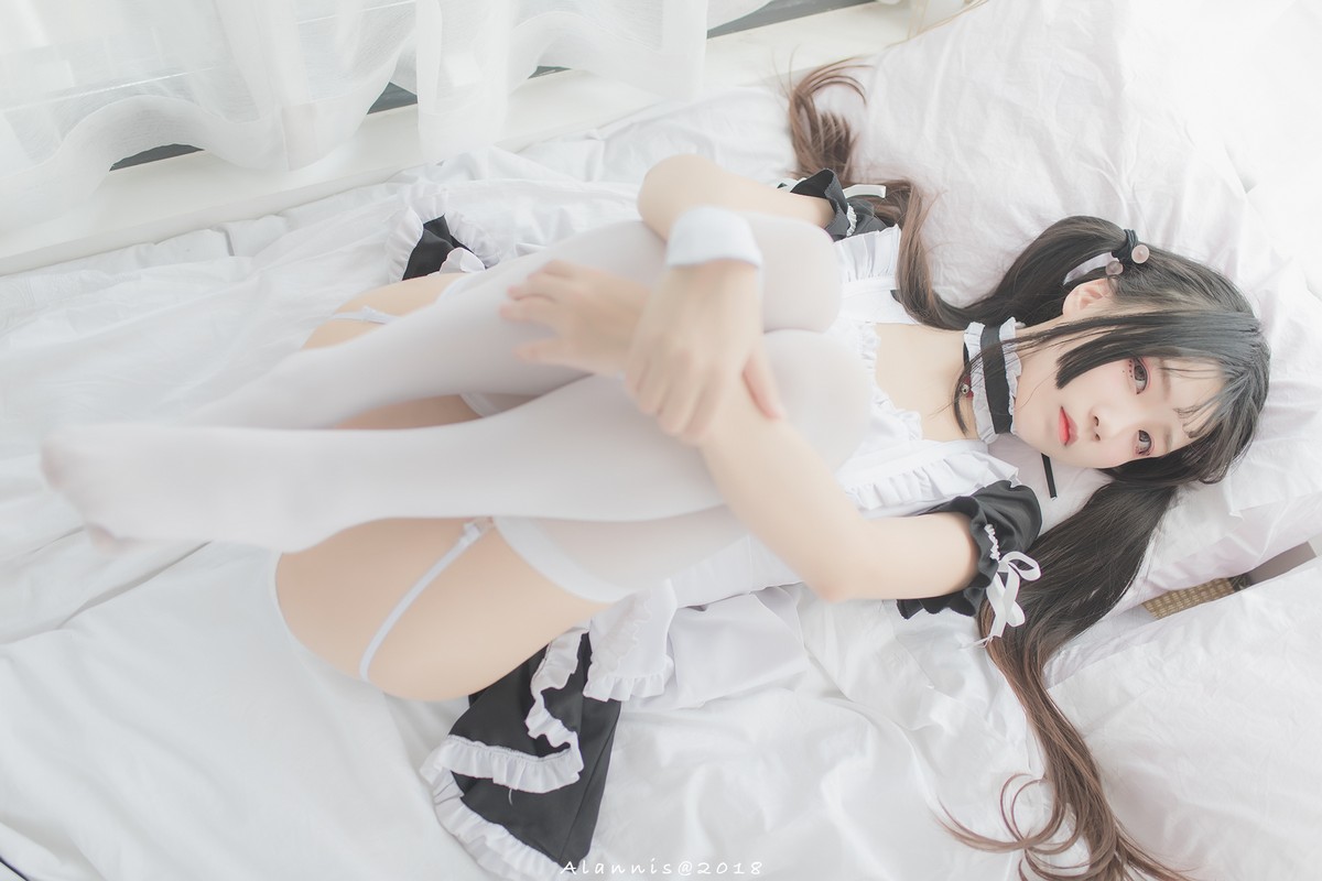 xgyw.top_清纯少女五更百鬼女仆主题私房床上性感女仆装配白丝吊袜秀翘臀美腿诱惑写真31P