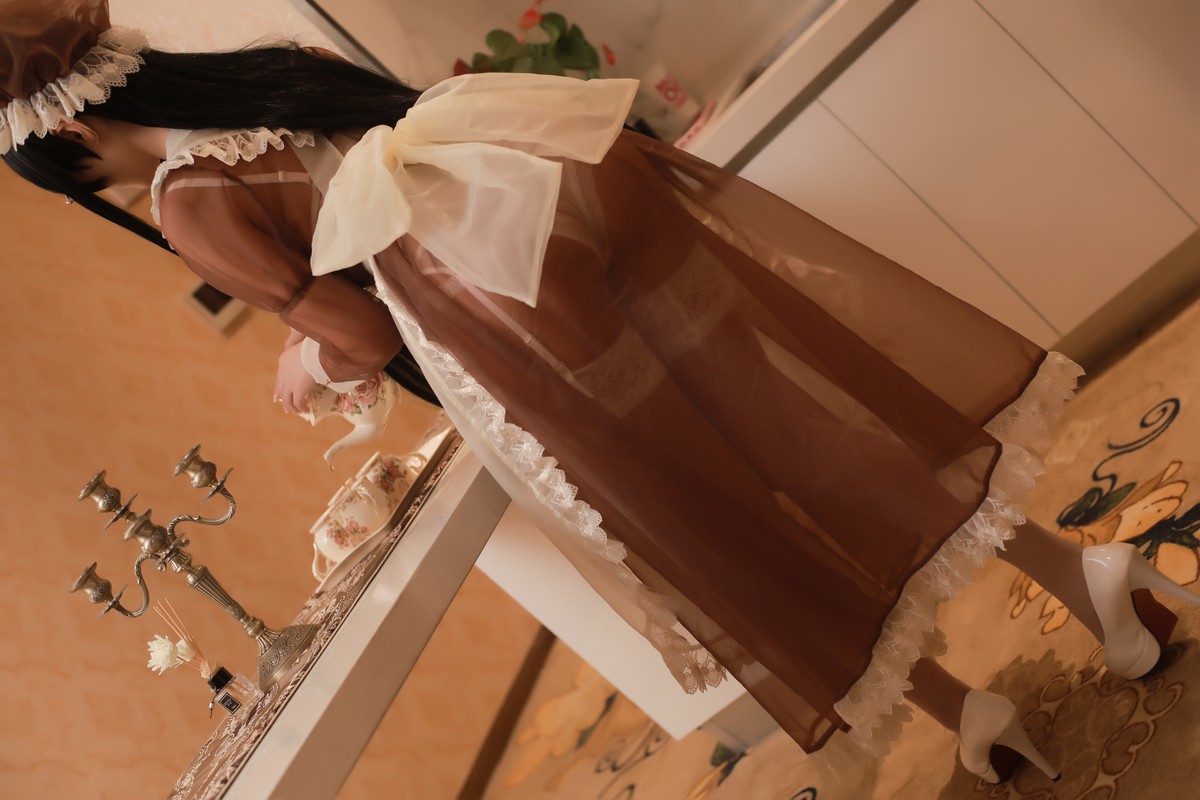 xgyw.top_动漫博主曉美媽透明女仆主题眼镜美少女私房撩裙露白色蕾丝吊袜秀翘臀诱惑写真38P
