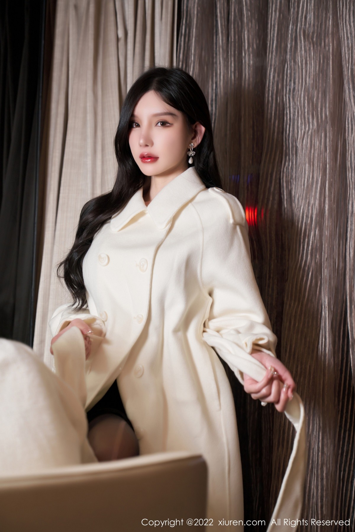 xgyw.top_XiuRen第4594期_女神周于希Sally三亚旅拍性感黑色吊裙配黑丝吊袜撩人诱惑写真70P