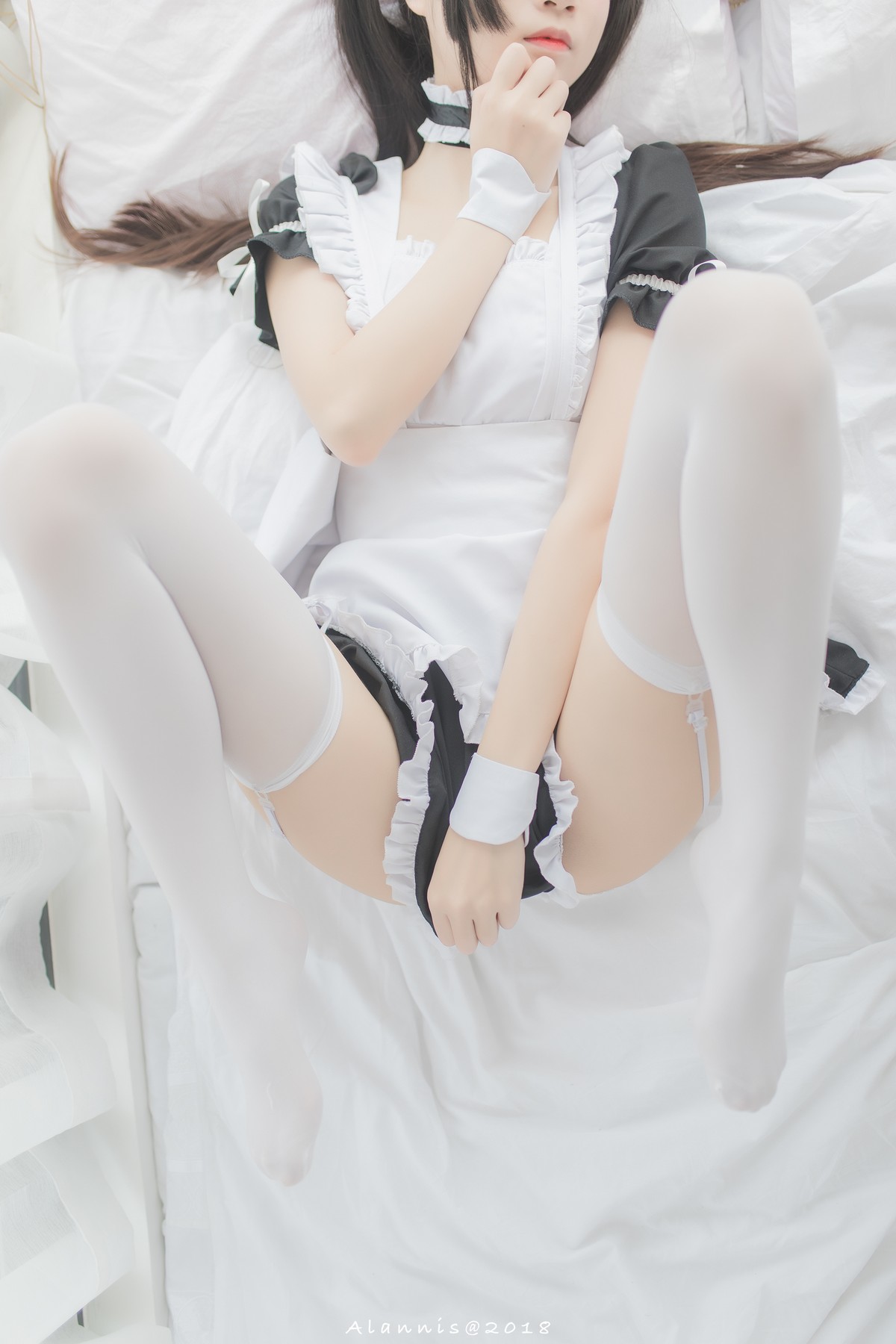 xgyw.top_清纯少女五更百鬼女仆主题私房床上性感女仆装配白丝吊袜秀翘臀美腿诱惑写真31P