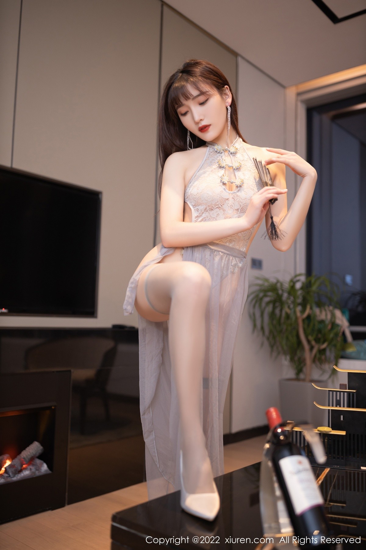 xgyw.top_XiuRen第4592期_模特陆萱萱室内场景性感薄纱长裙配诱人灰色丝袜完美诱惑写真78P