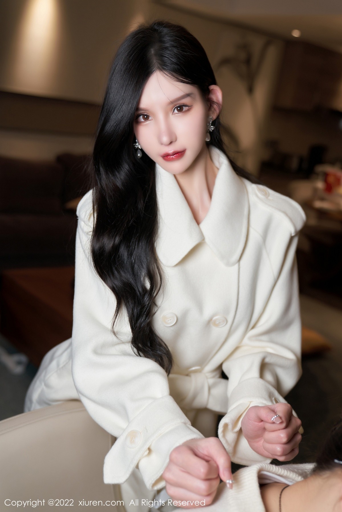 xgyw.top_XiuRen第4594期_女神周于希Sally三亚旅拍性感黑色吊裙配黑丝吊袜撩人诱惑写真70P