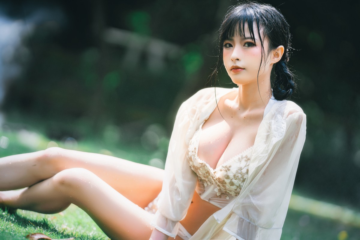 xgyw.top_性感尤物清水由乃湿水洛丽塔主题户外绿色草地上性感内衣湿身惹火诱惑写真61P