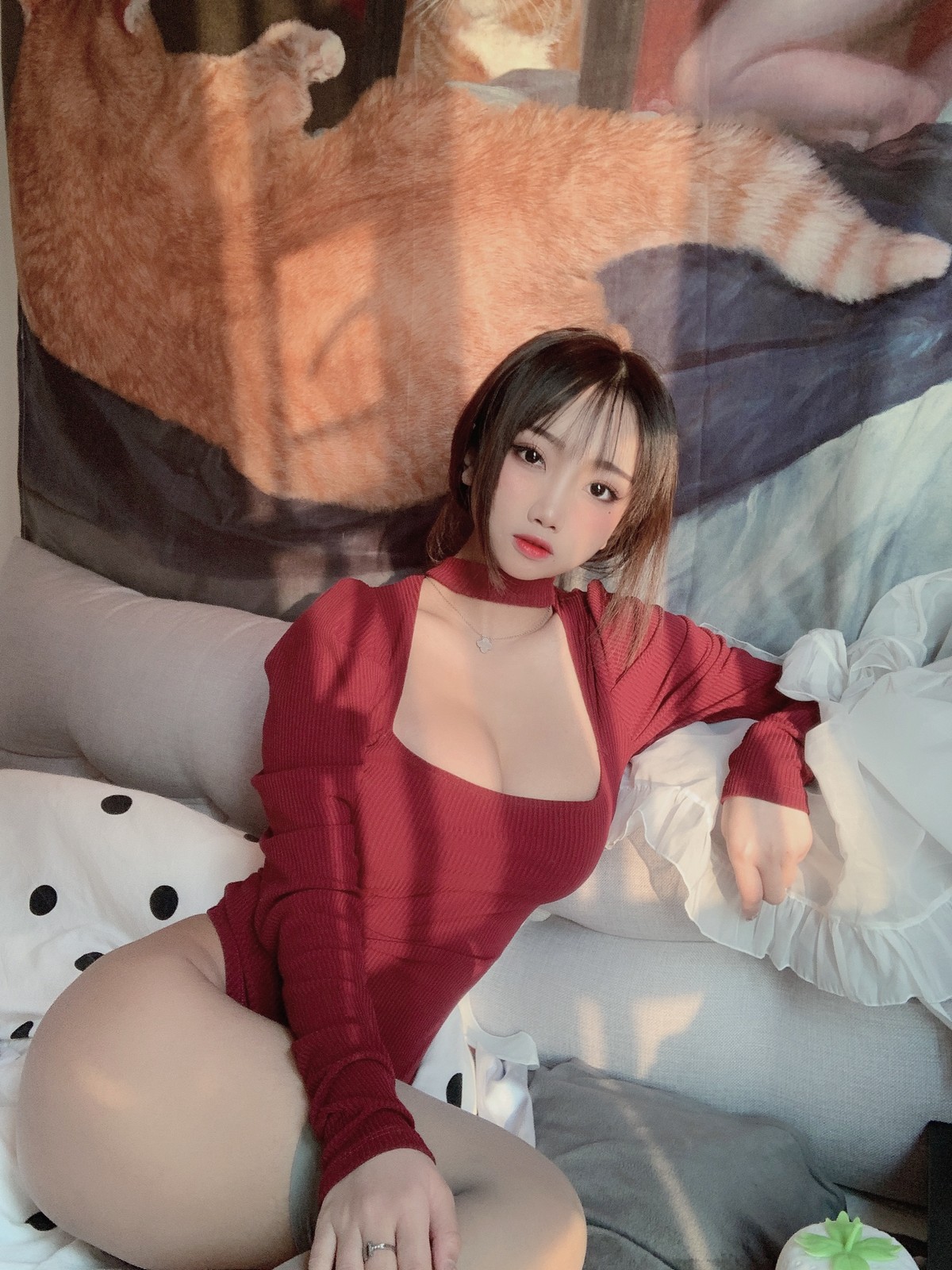 xgyw.top_白嫩美少女鬼畜瑶在不在红色毛衣主题私房低胸高叉连体毛衣秀浑圆翘臀诱惑写真50P