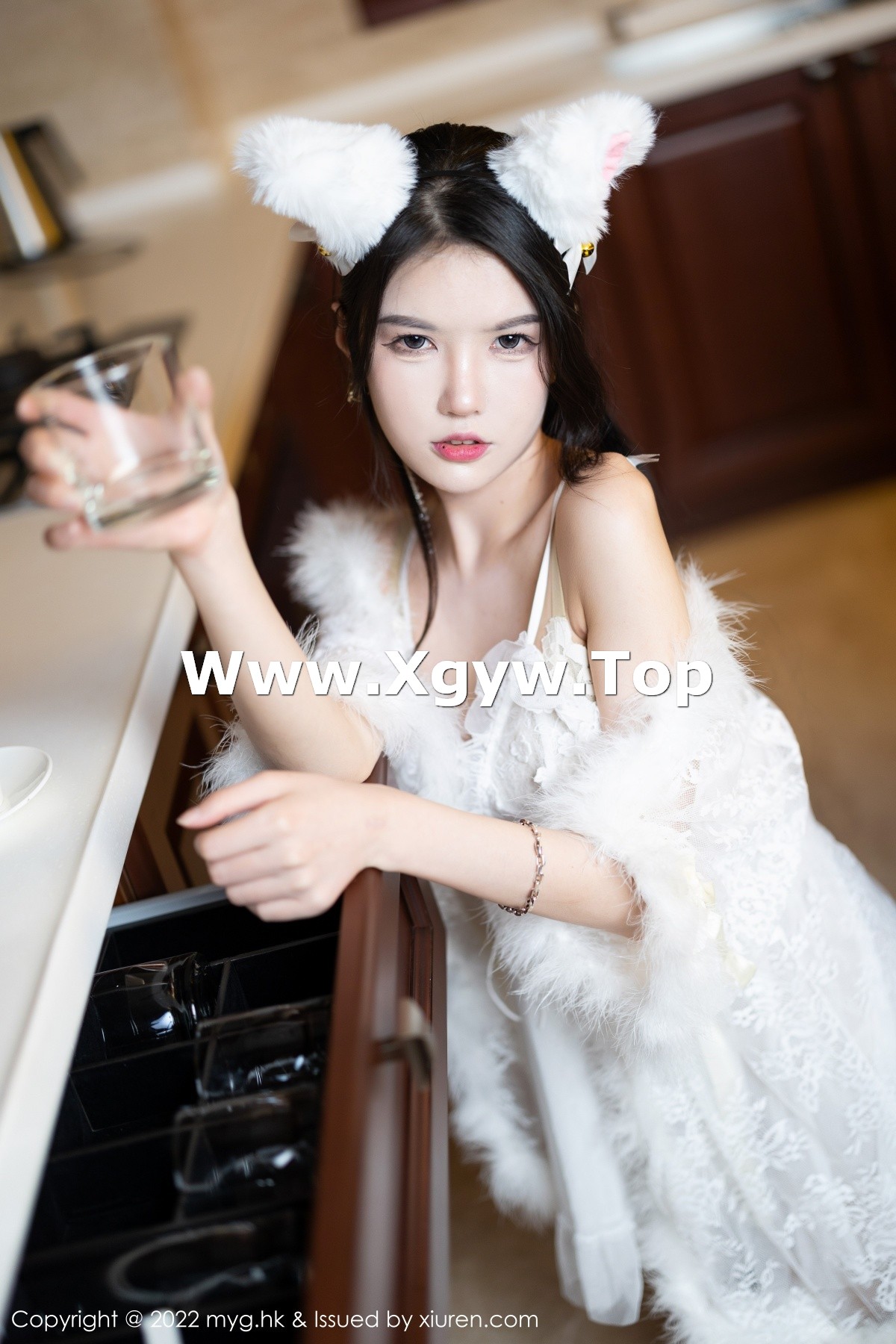 xgyw.top_[MyGirl美媛馆]Vol.627_模特媛媛酱belle珠三角旅拍室内场景半脱露性感内衣诱惑写真57P
