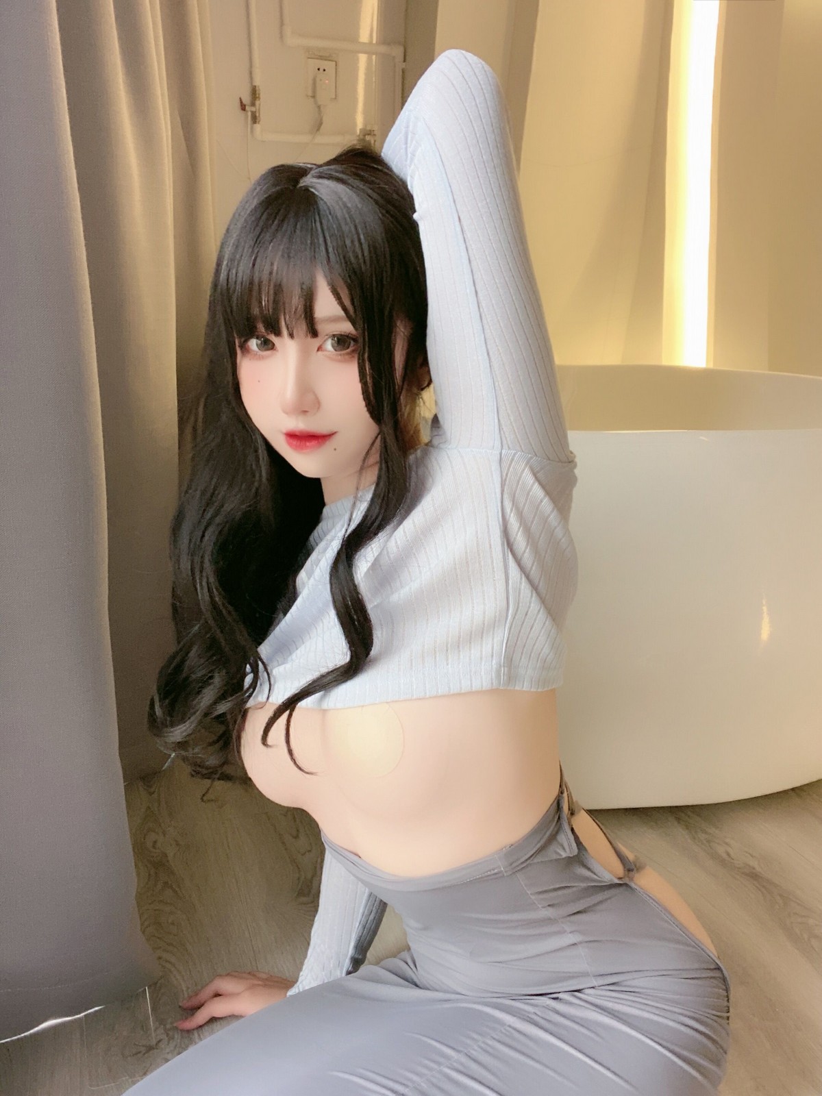 xgyw.top_动漫博主九曲Jean吉他妹妹主题私房性感针织毛衣半撩真空露豪乳半球诱惑写真40P