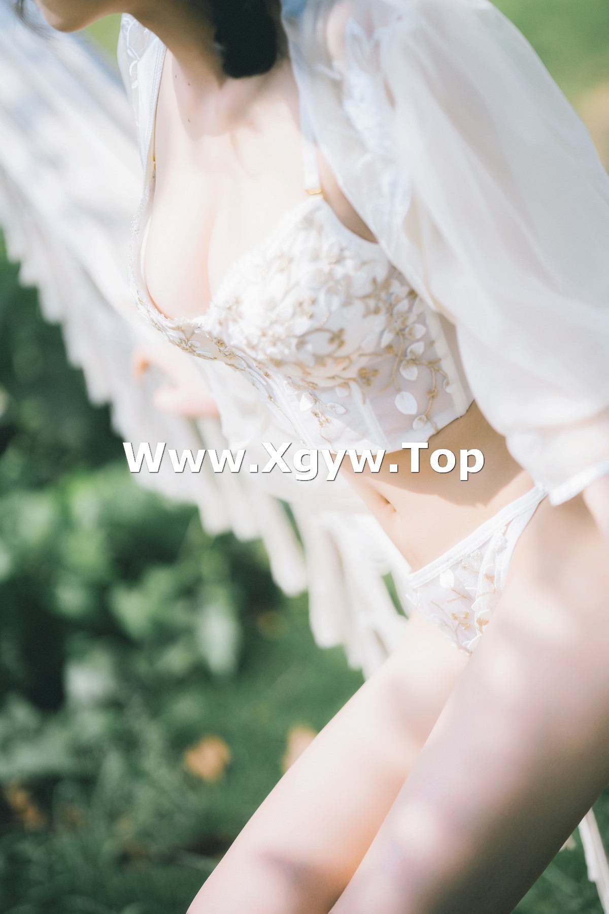 xgyw.top_性感尤物清水由乃湿水洛丽塔主题户外绿色草地上性感内衣湿身惹火诱惑写真61P