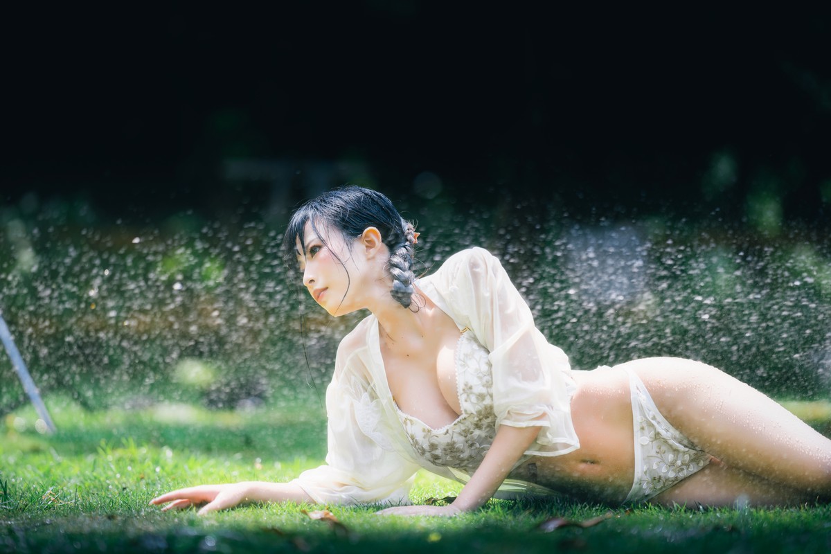 xgyw.top_性感尤物清水由乃湿水洛丽塔主题户外绿色草地上性感内衣湿身惹火诱惑写真61P