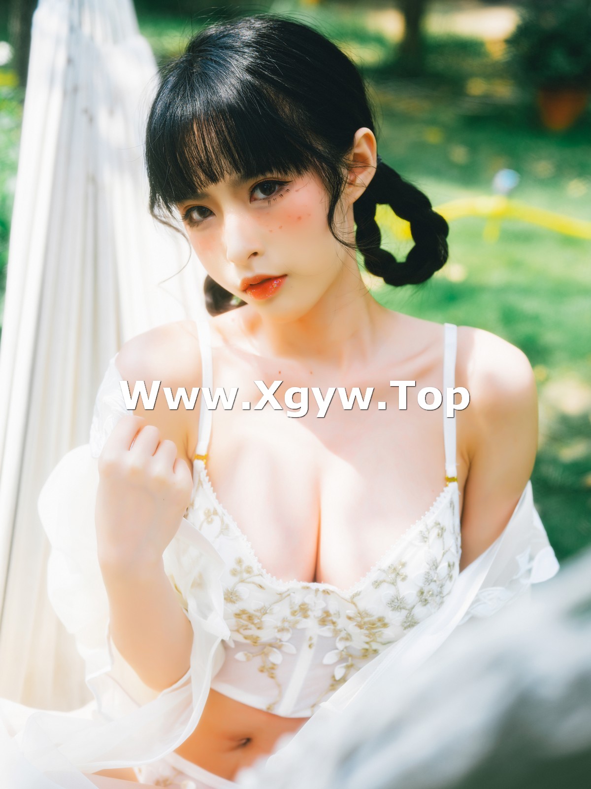 xgyw.top_性感尤物清水由乃湿水洛丽塔主题户外绿色草地上性感内衣湿身惹火诱惑写真61P