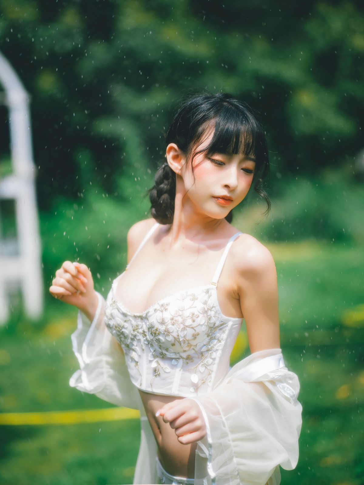 xgyw.top_性感尤物清水由乃湿水洛丽塔主题户外绿色草地上性感内衣湿身惹火诱惑写真61P