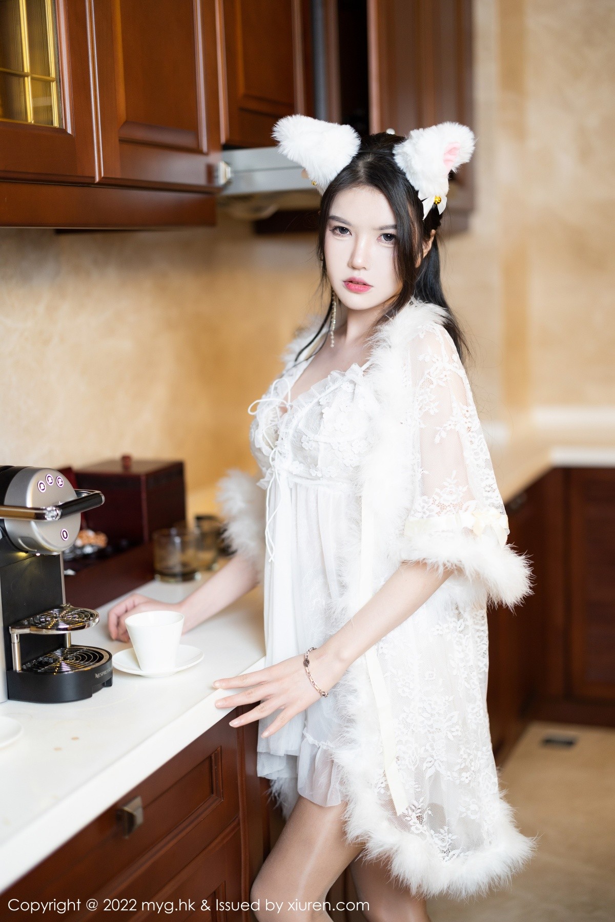 xgyw.top_[MyGirl美媛馆]Vol.627_模特媛媛酱belle珠三角旅拍室内场景半脱露性感内衣诱惑写真57P