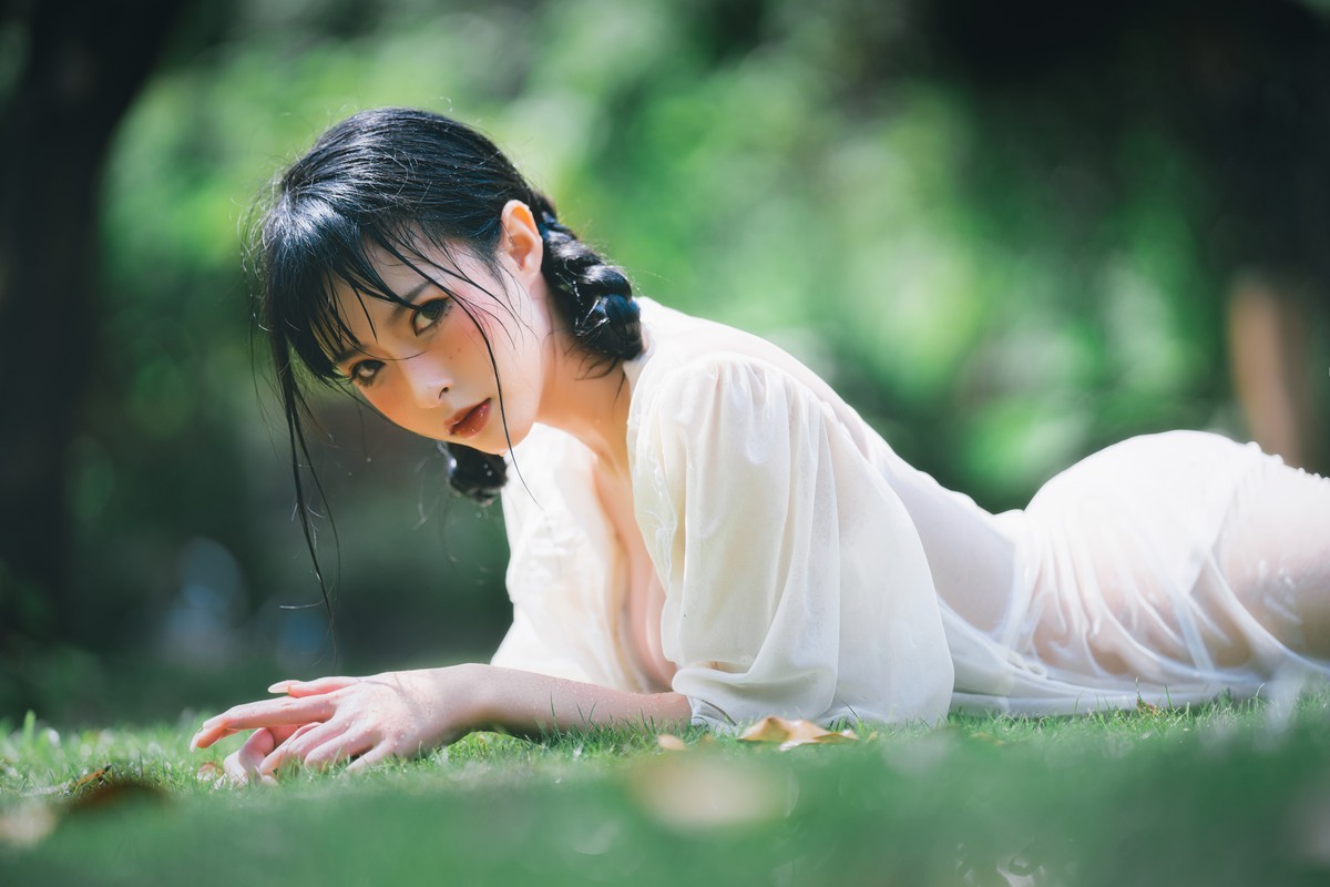 xgyw.top_性感尤物清水由乃湿水洛丽塔主题户外绿色草地上性感内衣湿身惹火诱惑写真61P