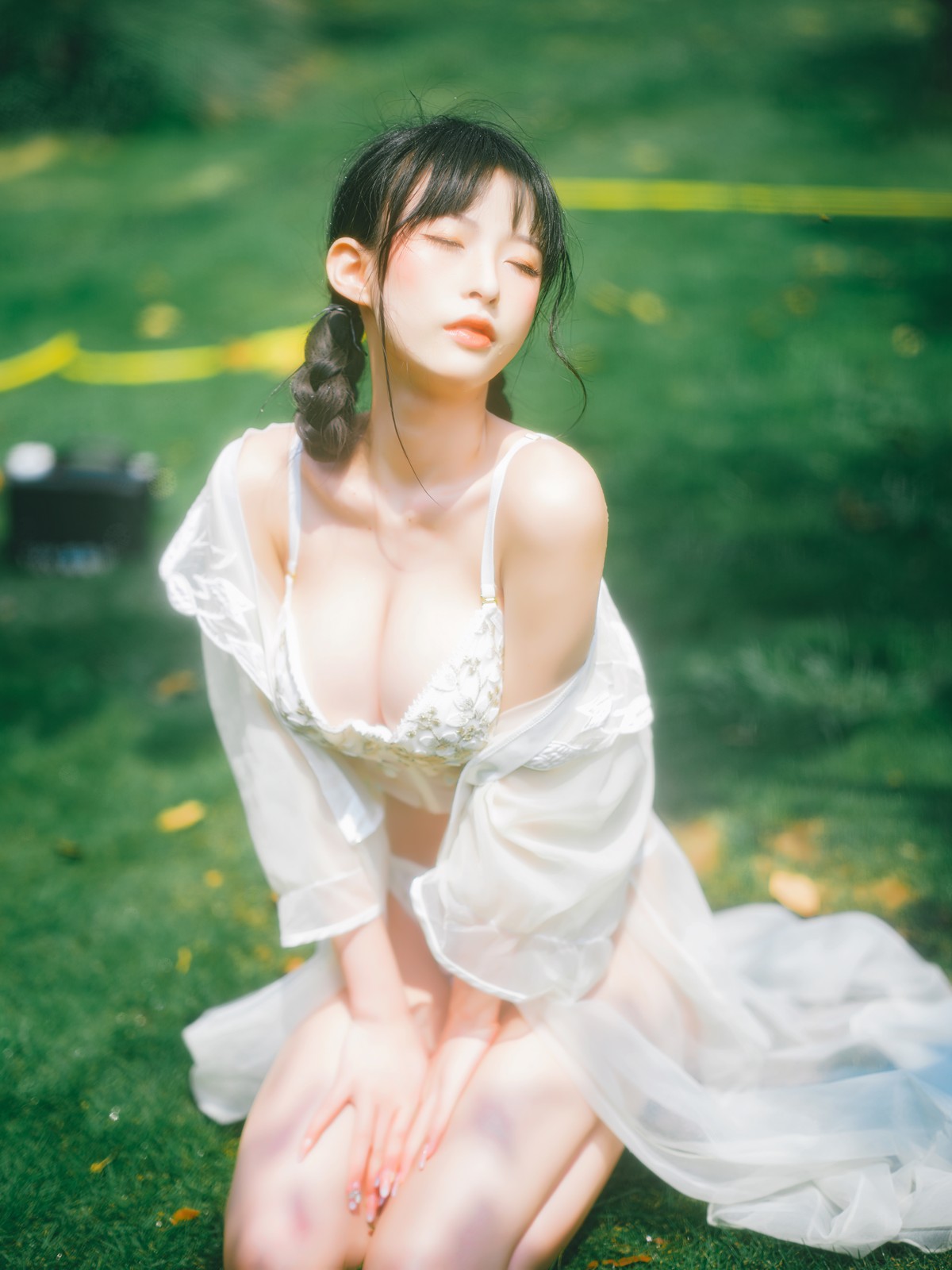 xgyw.top_性感尤物清水由乃湿水洛丽塔主题户外绿色草地上性感内衣湿身惹火诱惑写真61P