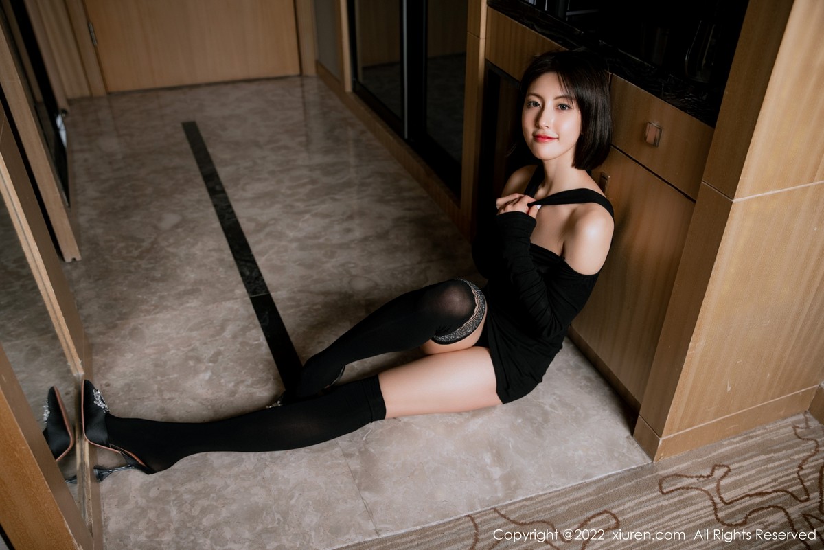 xgyw.top_XiuRen第4603期_模特林文文yooki室内场景黑色服饰半脱露性感内衣完美诱惑写真61P