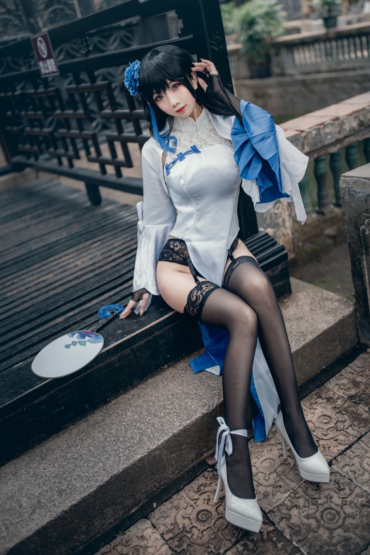 xgyw.top_白嫩美少女鬼畜瑶在不在玉玲珑主题性感白色上衣配黑色蕾丝吊袜极致魅惑写真30P