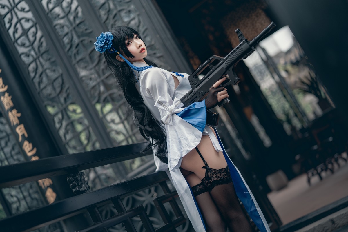 xgyw.top_白嫩美少女鬼畜瑶在不在玉玲珑主题性感白色上衣配黑色蕾丝吊袜极致魅惑写真30P