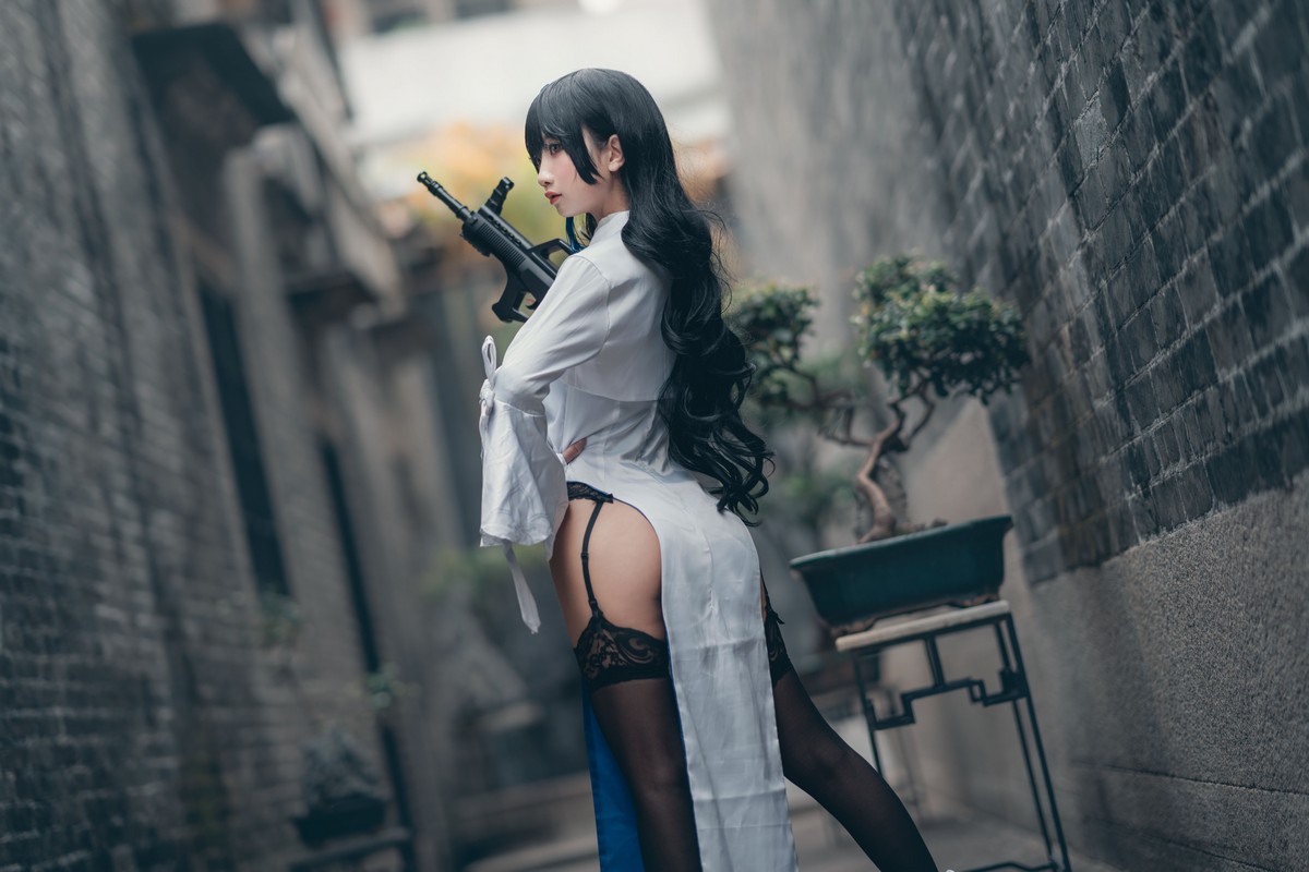 xgyw.top_白嫩美少女鬼畜瑶在不在玉玲珑主题性感白色上衣配黑色蕾丝吊袜极致魅惑写真30P