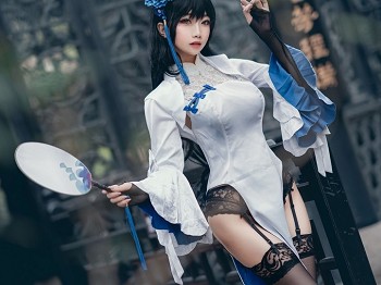 白皙美少女鬼畜瑶在不在玉玲珑主题性感白色上衣配黑色蕾丝吊袜极致魅惑写真30P