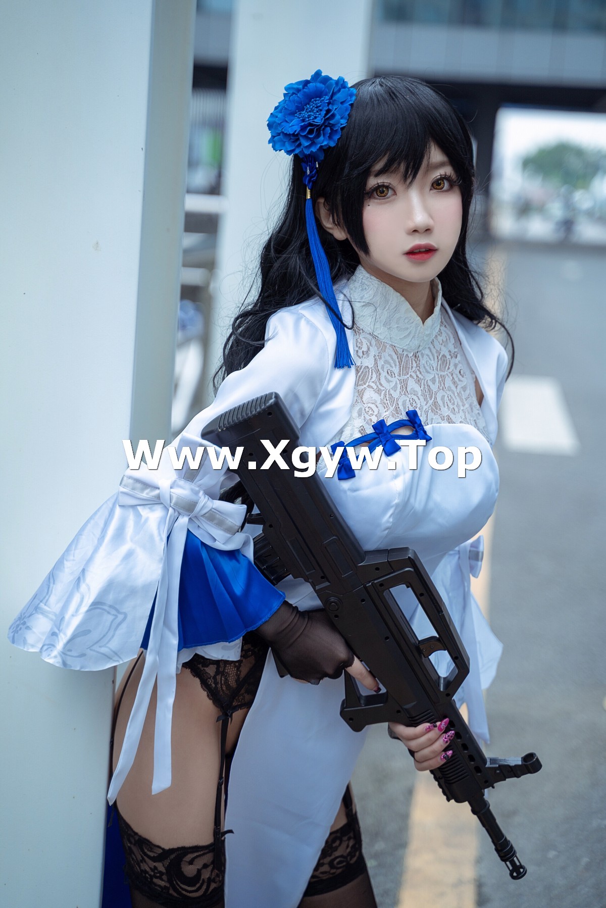 xgyw.top_白嫩美少女鬼畜瑶在不在玉玲珑主题性感白色上衣配黑色蕾丝吊袜极致魅惑写真30P
