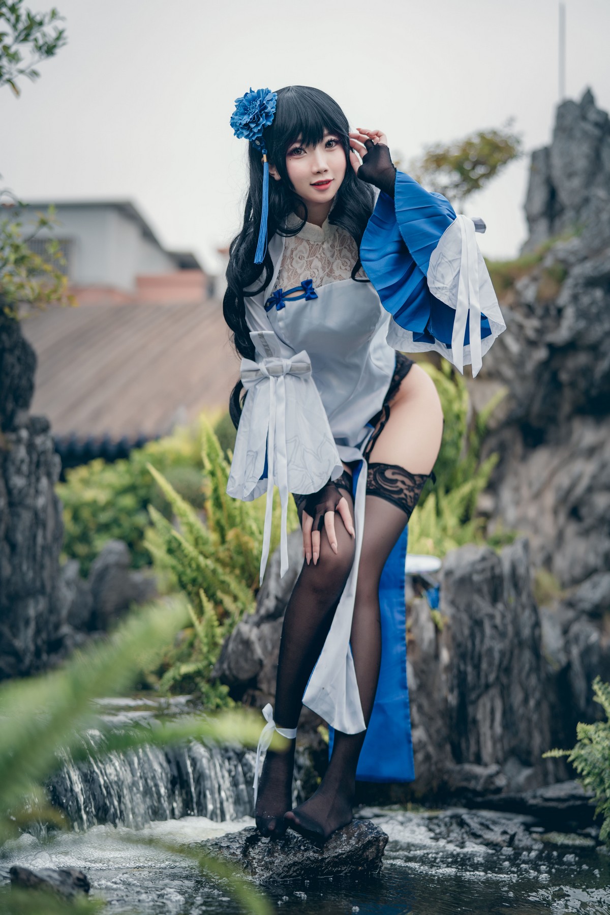 xgyw.top_白嫩美少女鬼畜瑶在不在玉玲珑主题性感白色上衣配黑色蕾丝吊袜极致魅惑写真30P