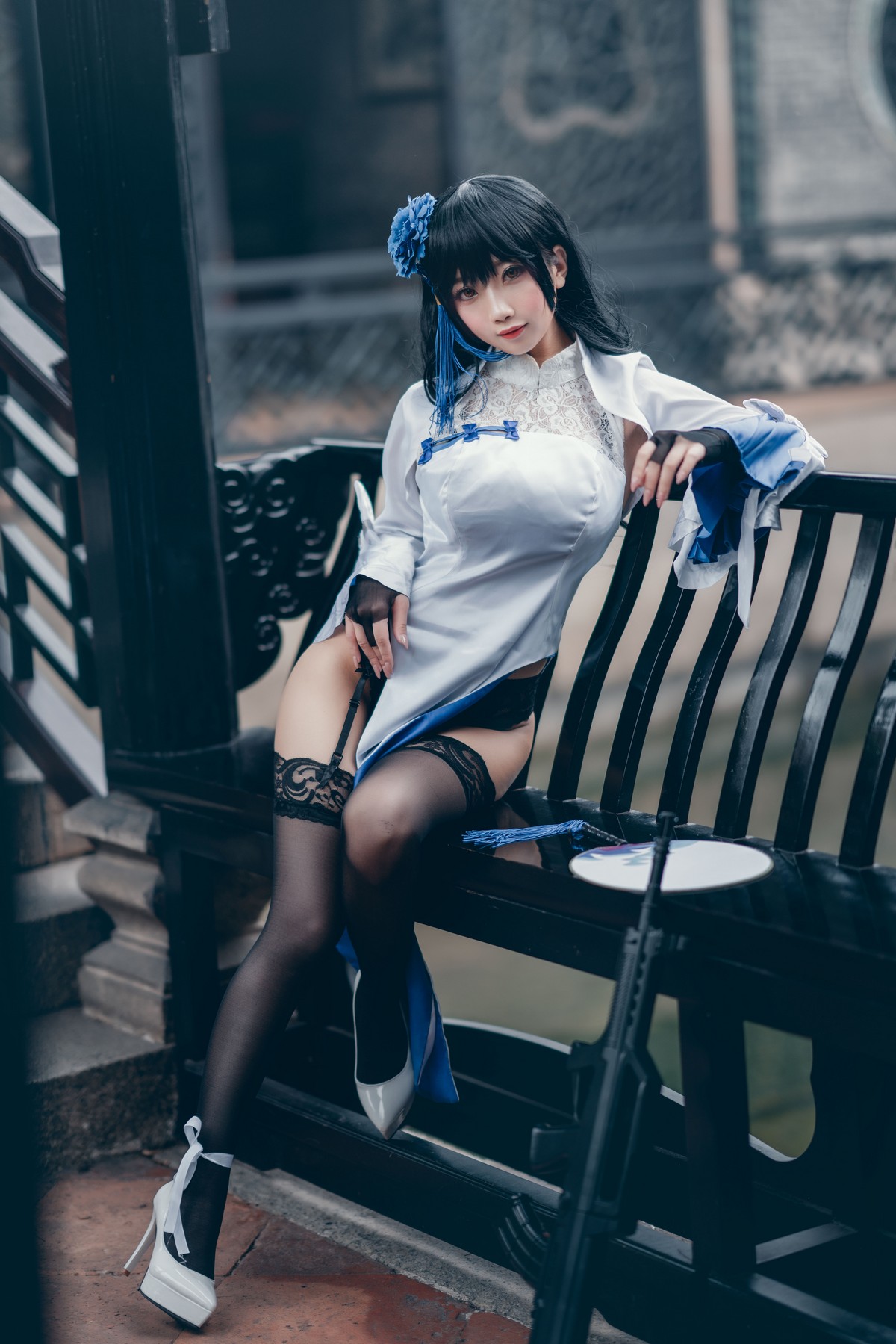 xgyw.top_白嫩美少女鬼畜瑶在不在玉玲珑主题性感白色上衣配黑色蕾丝吊袜极致魅惑写真30P