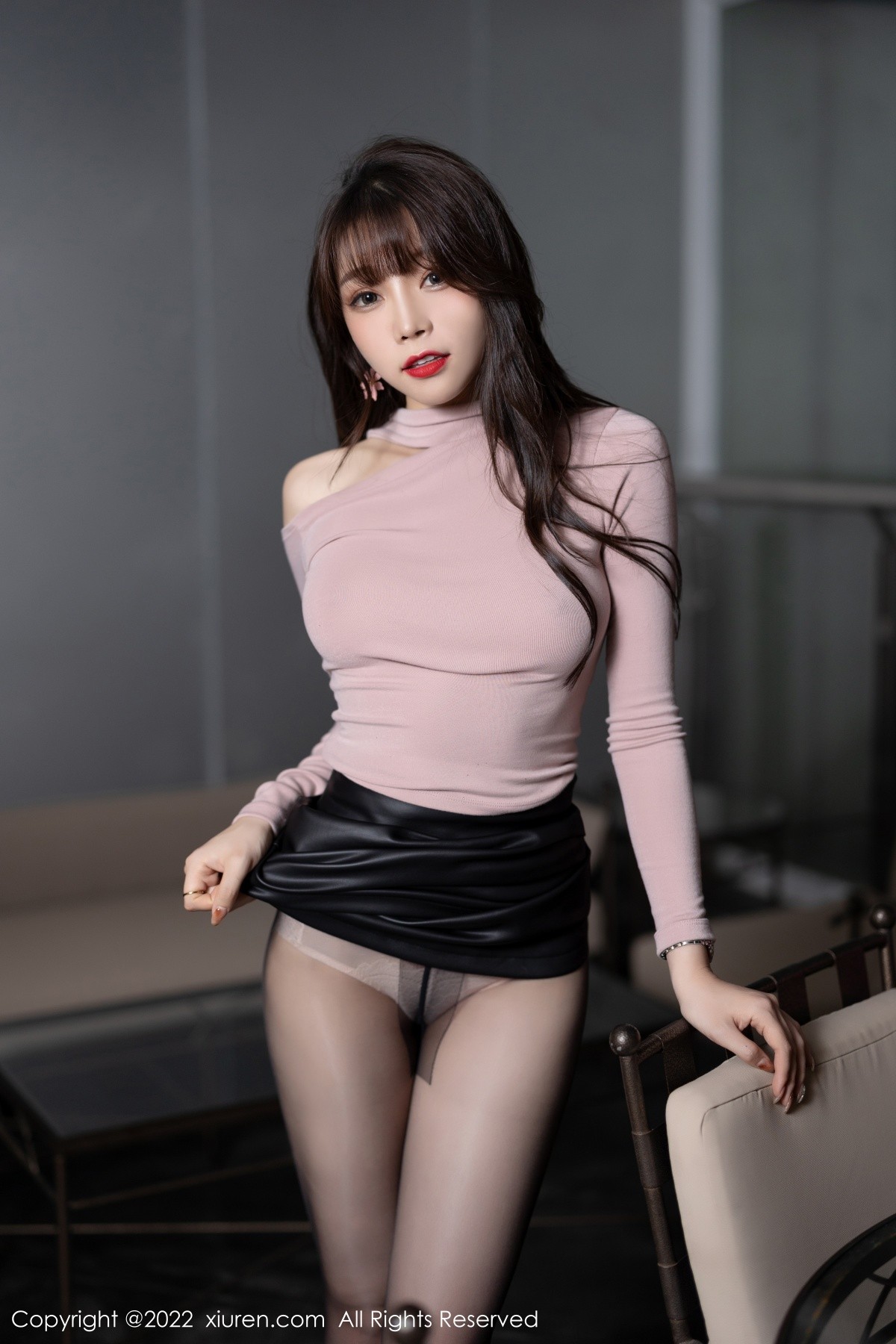 xgyw.top_XiuRen第4606期_女神芝芝Booty粉色收身上衣配黑色短裙超薄黑丝撩人诱惑写真78P