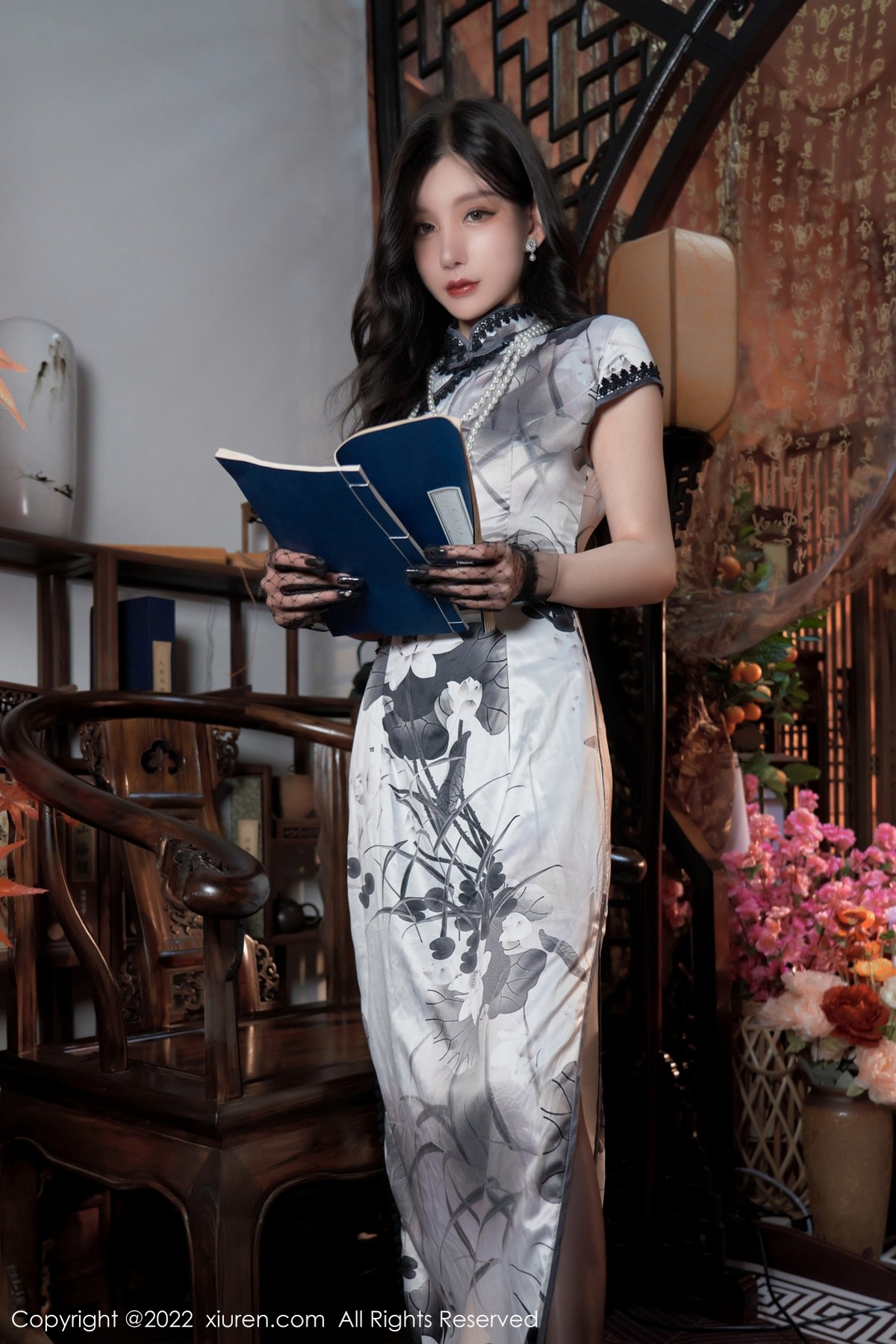 xgyw.top_XiuRen第4608期_女神周于希Sally三亚旅拍性感长裙配闪亮黑丝裤袜极致魅惑写真76P