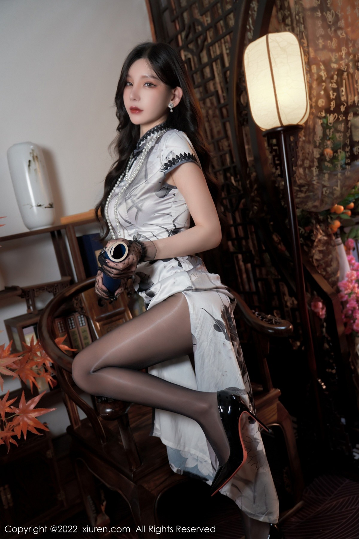 xgyw.top_XiuRen第4608期_女神周于希Sally三亚旅拍性感长裙配闪亮黑丝裤袜极致魅惑写真76P