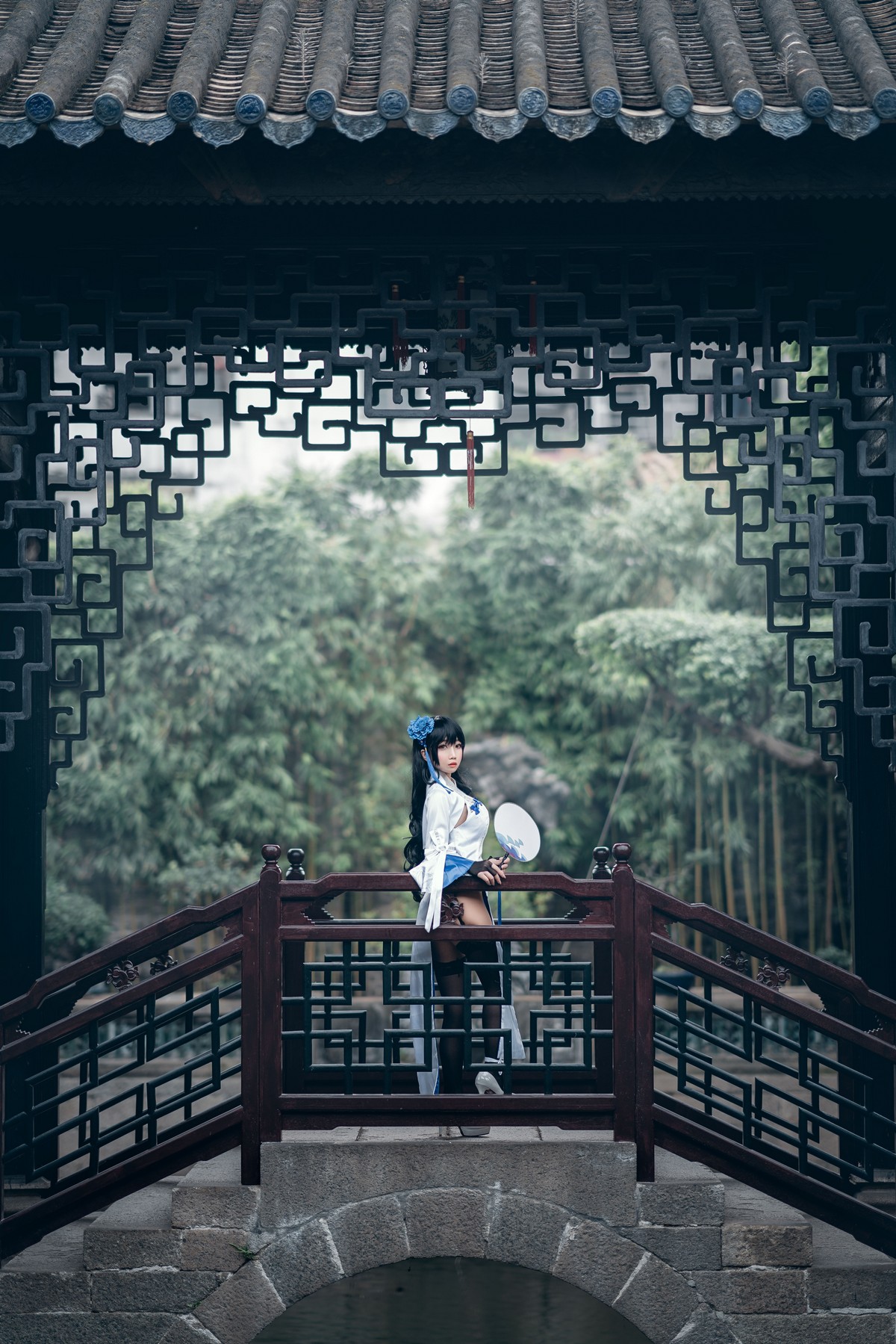 xgyw.top_白嫩美少女鬼畜瑶在不在玉玲珑主题性感白色上衣配黑色蕾丝吊袜极致魅惑写真30P