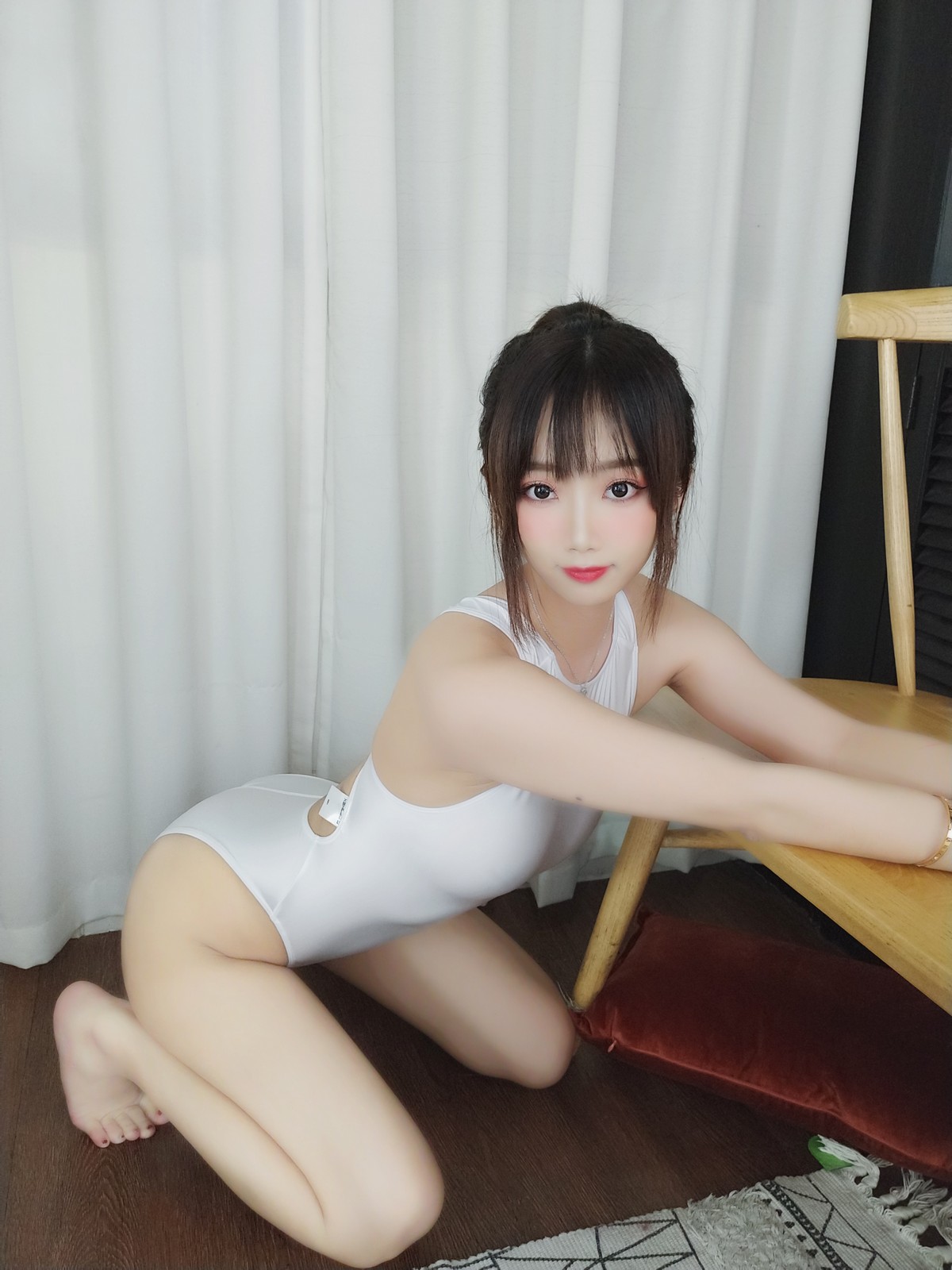 xgyw.top_白嫩美少女鬼畜瑶在不在竞泳主题私房性感白色连体泳衣紧身秀丰满身材诱惑写真48P