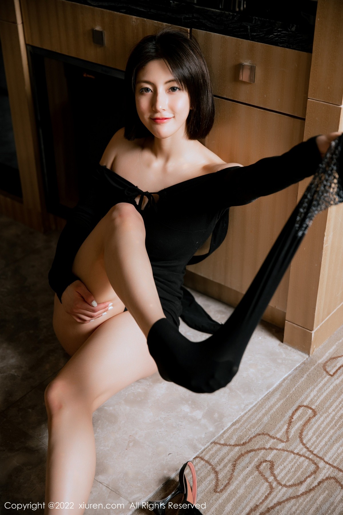 xgyw.top_XiuRen第4603期_模特林文文yooki室内场景黑色服饰半脱露性感内衣完美诱惑写真61P