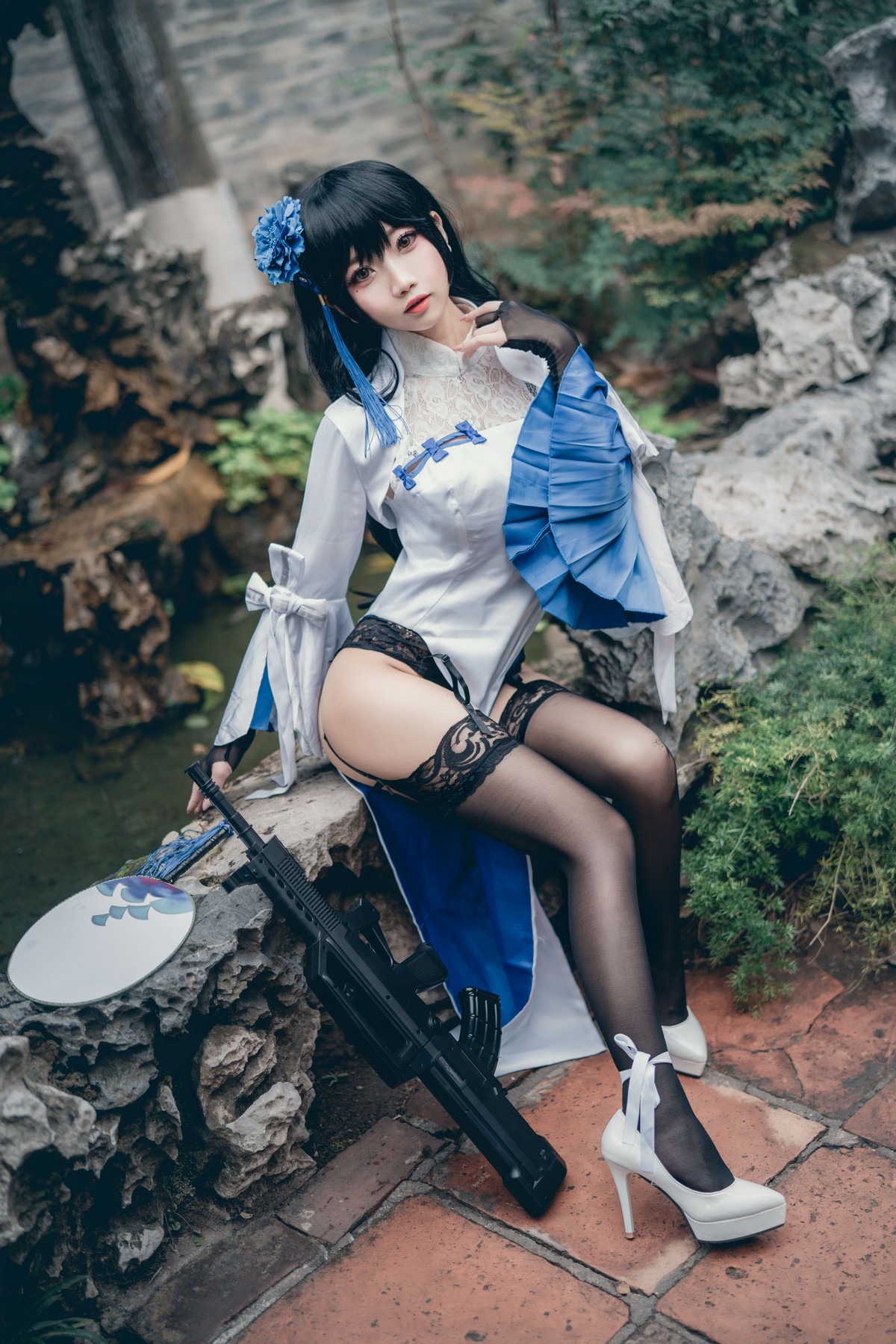 xgyw.top_白嫩美少女鬼畜瑶在不在玉玲珑主题性感白色上衣配黑色蕾丝吊袜极致魅惑写真30P