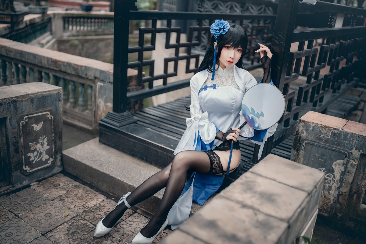 xgyw.top_白嫩美少女鬼畜瑶在不在玉玲珑主题性感白色上衣配黑色蕾丝吊袜极致魅惑写真30P