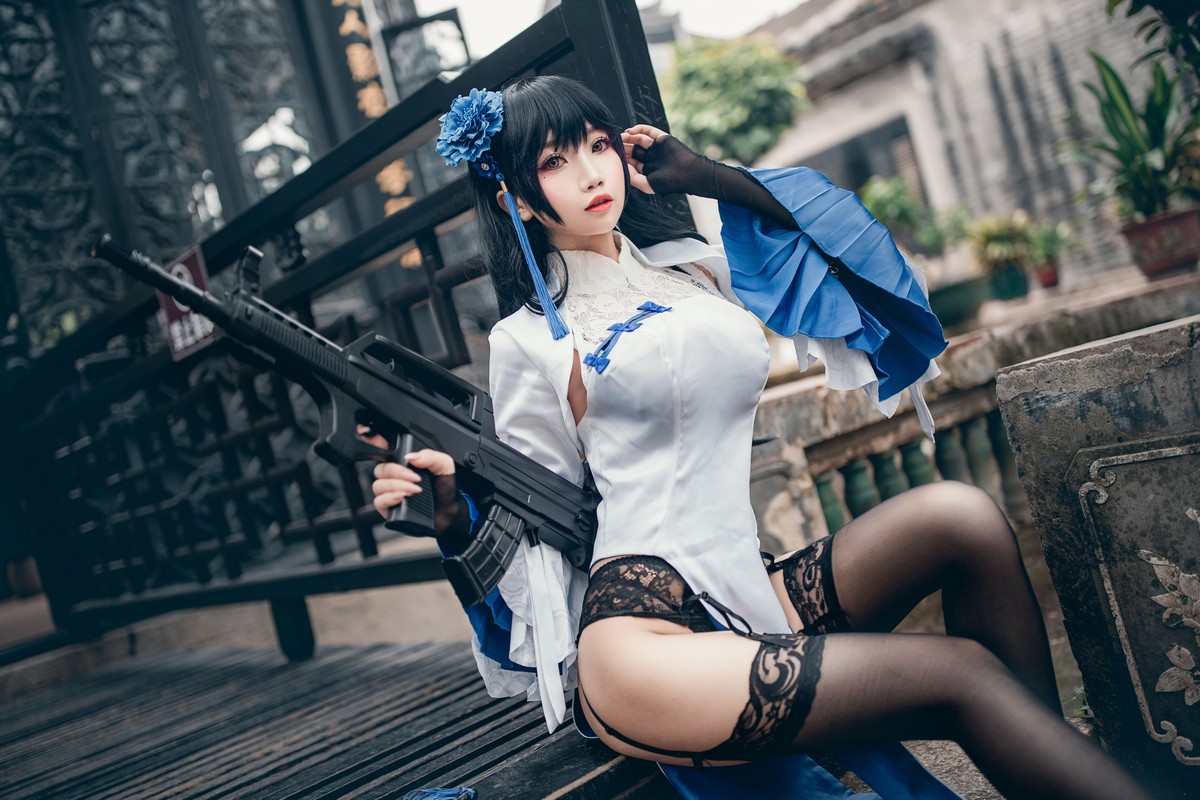 xgyw.top_白嫩美少女鬼畜瑶在不在玉玲珑主题性感白色上衣配黑色蕾丝吊袜极致魅惑写真30P