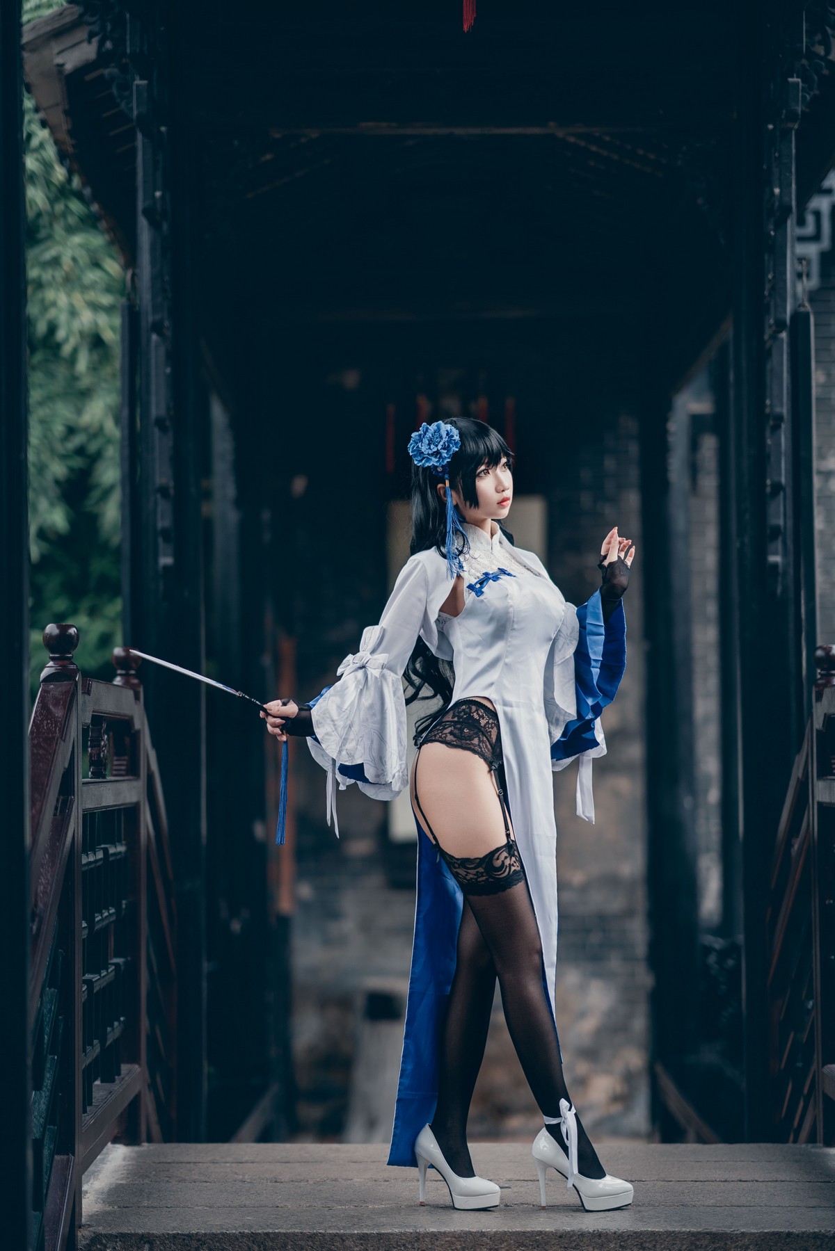 xgyw.top_白嫩美少女鬼畜瑶在不在玉玲珑主题性感白色上衣配黑色蕾丝吊袜极致魅惑写真30P